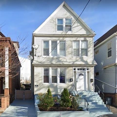 24 Eastern Parkway Property Photo 1