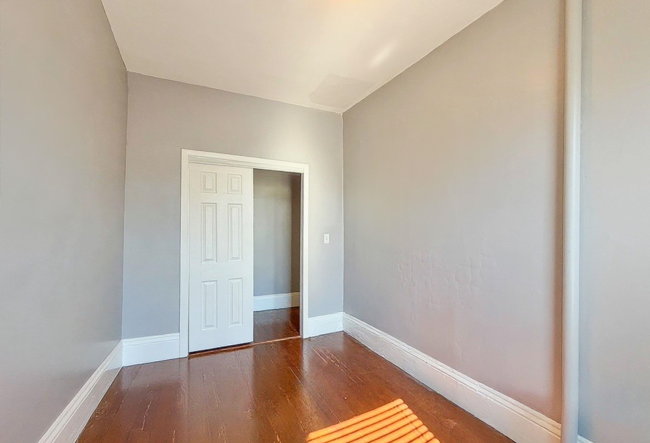 1000 Willow Ave 3 Property Photo 5