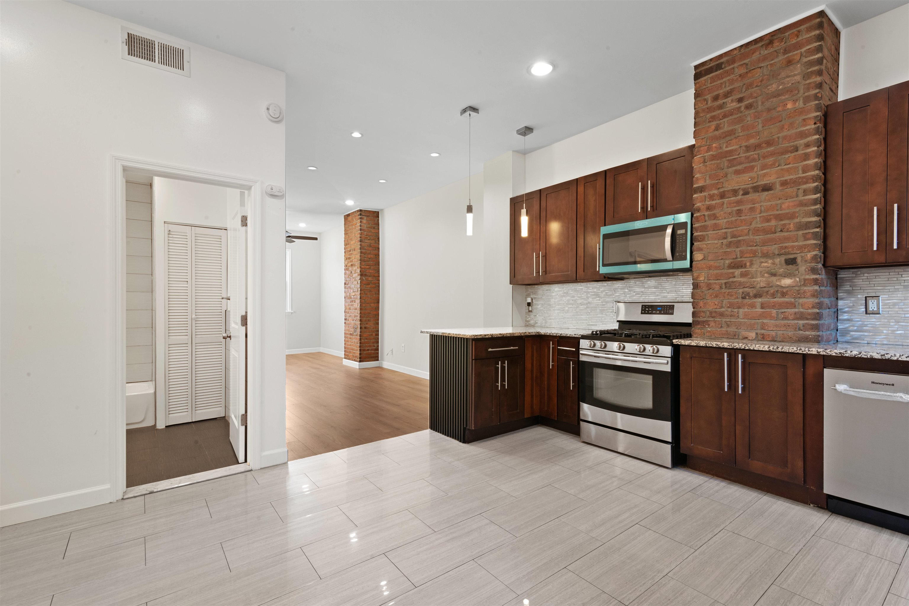 17 Ravine Ave 2 Property Photo 3