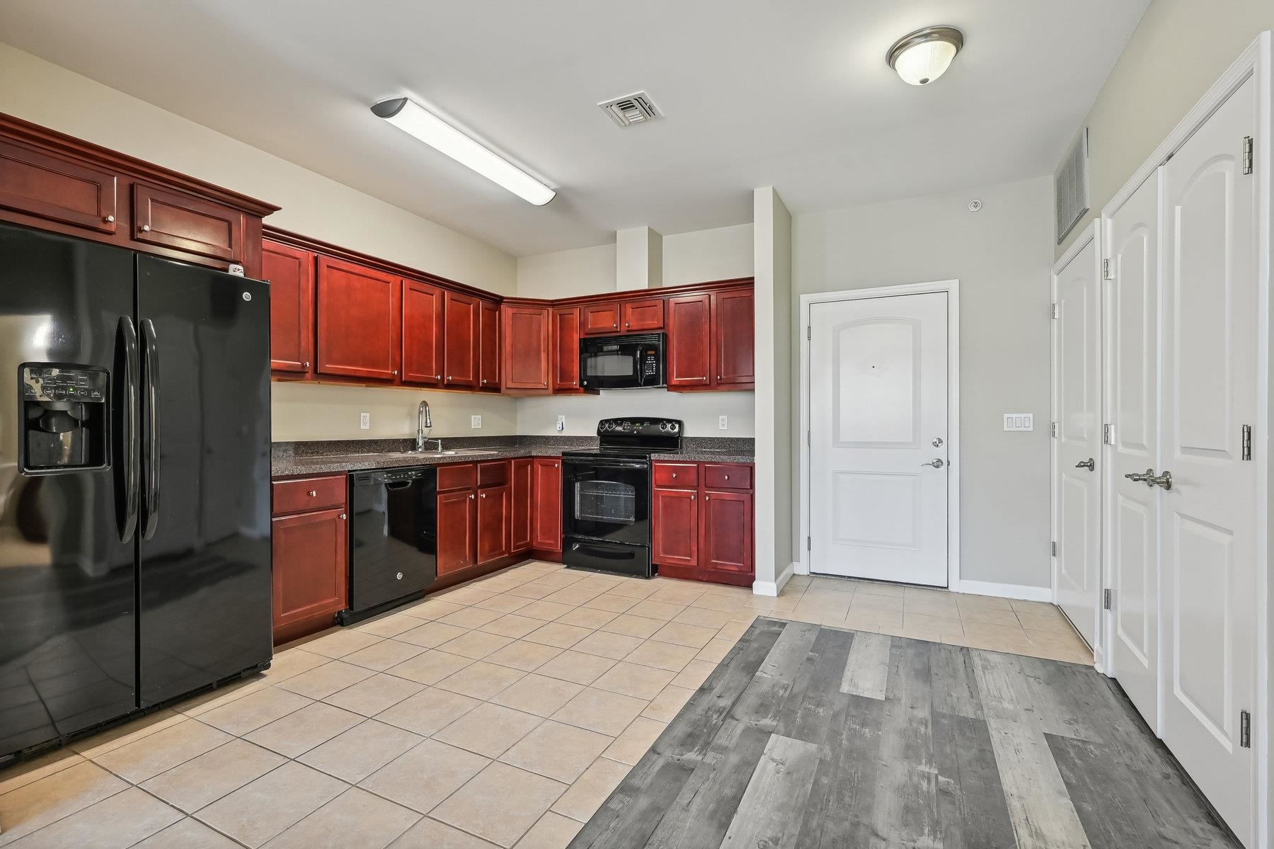 5808 Washington St 507 Property Photo 4