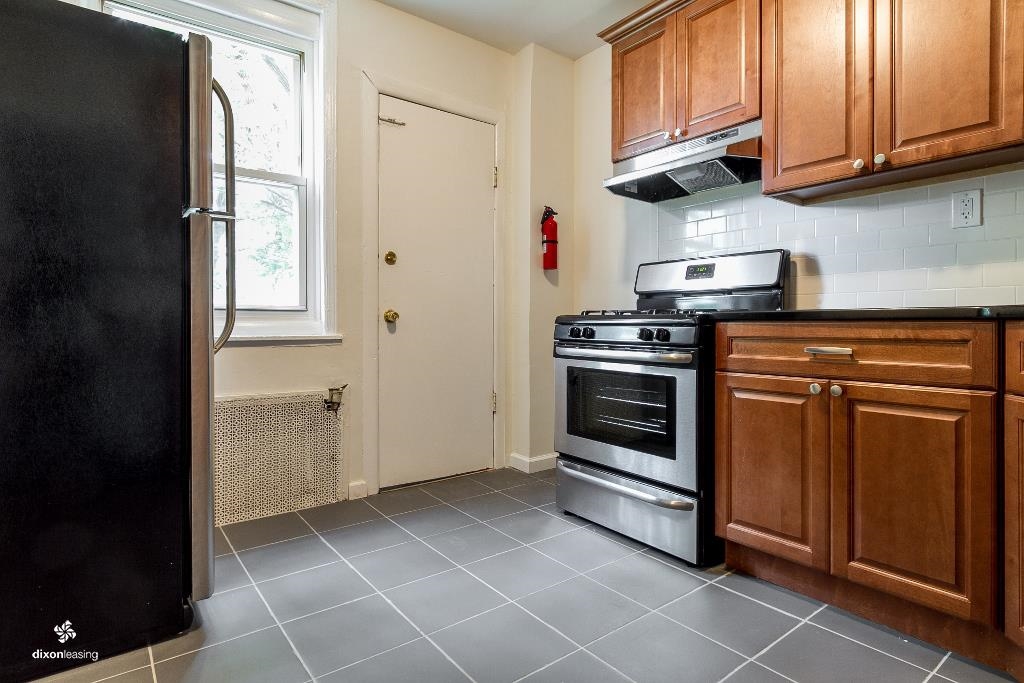 49 Warner Ave Property Photo 8