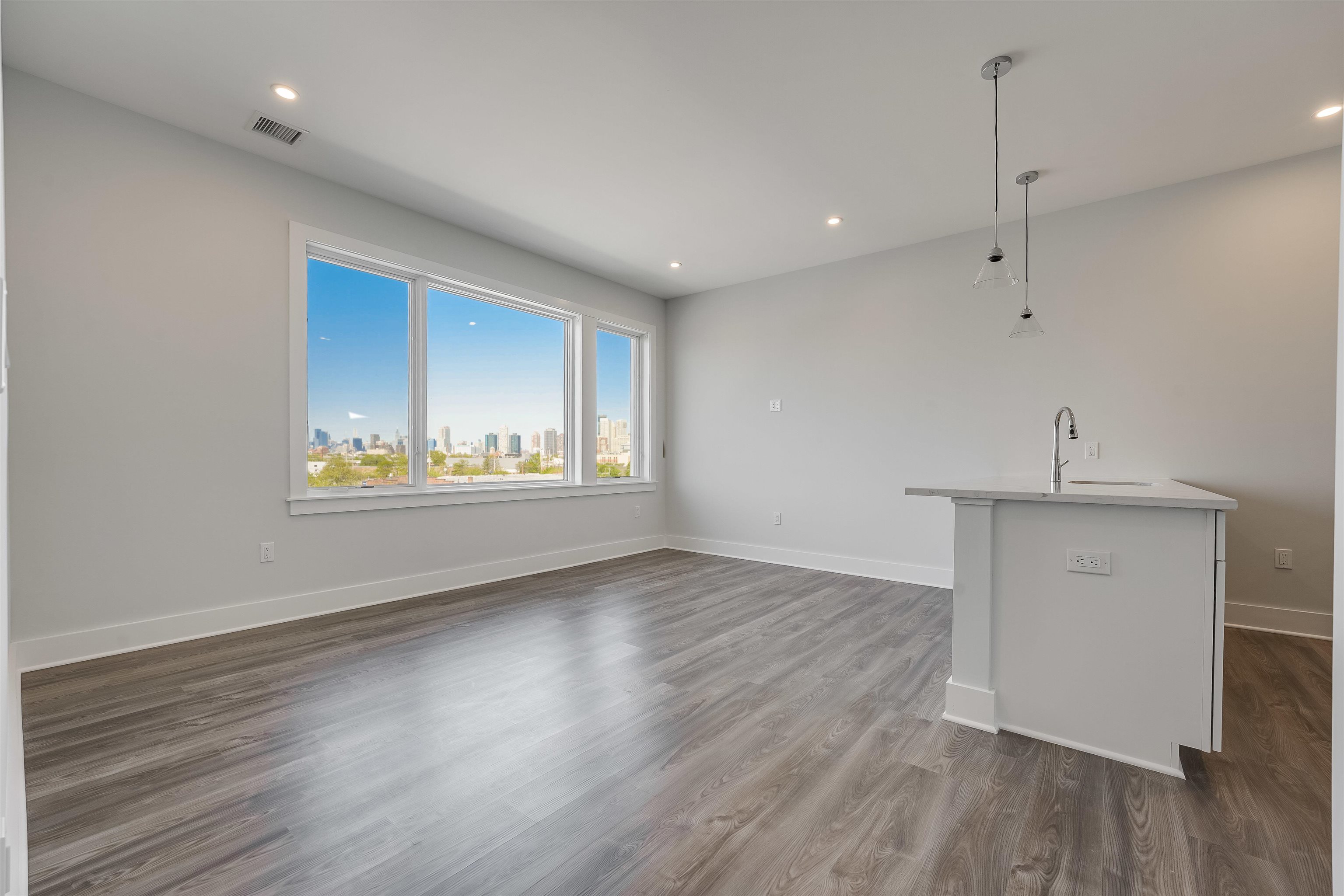 658 Grand St 201 Property Photo 6