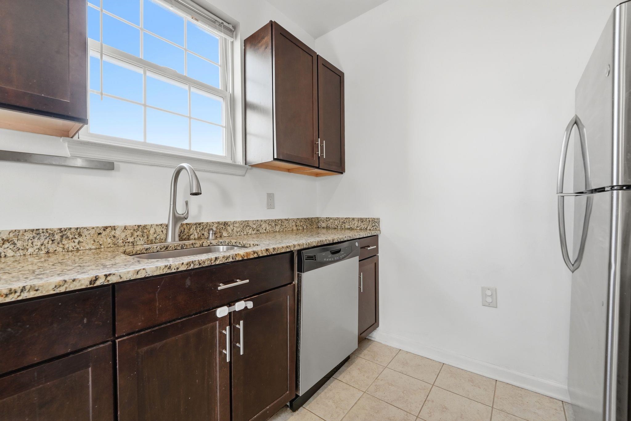 1209 Summit Ave 407 Property Photo 6