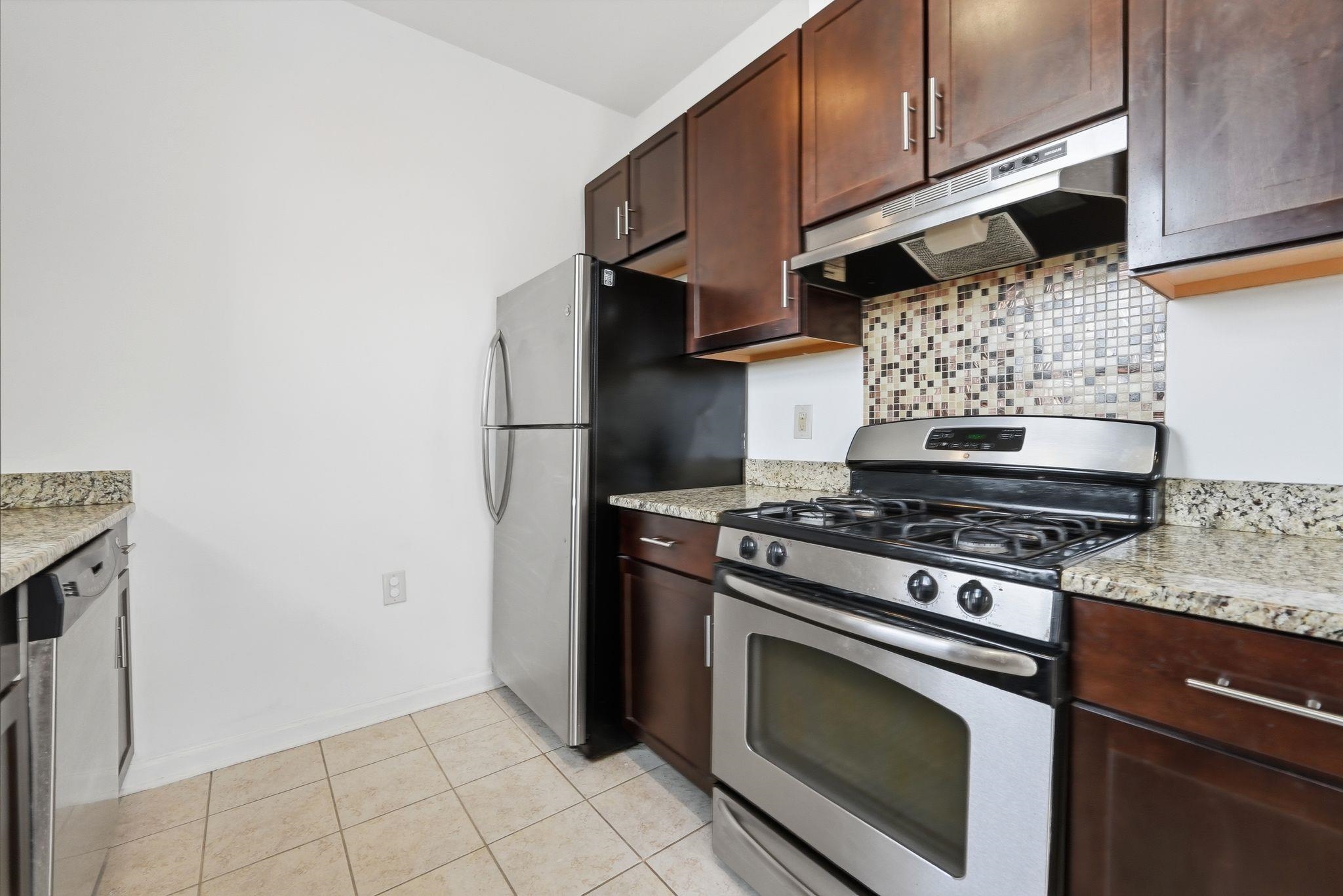 1209 Summit Ave 407 Property Photo 7