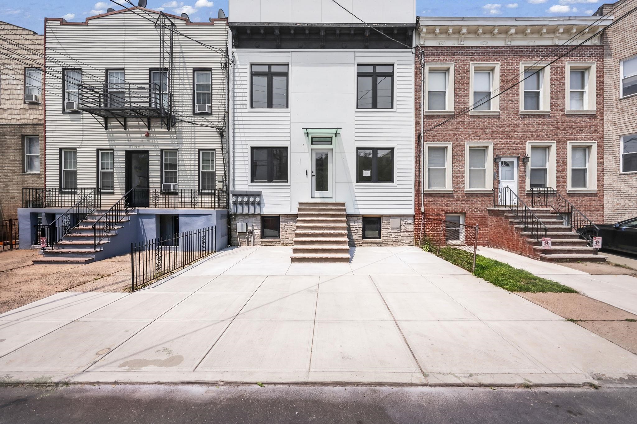 291 New York Ave 4 Property Photo 1