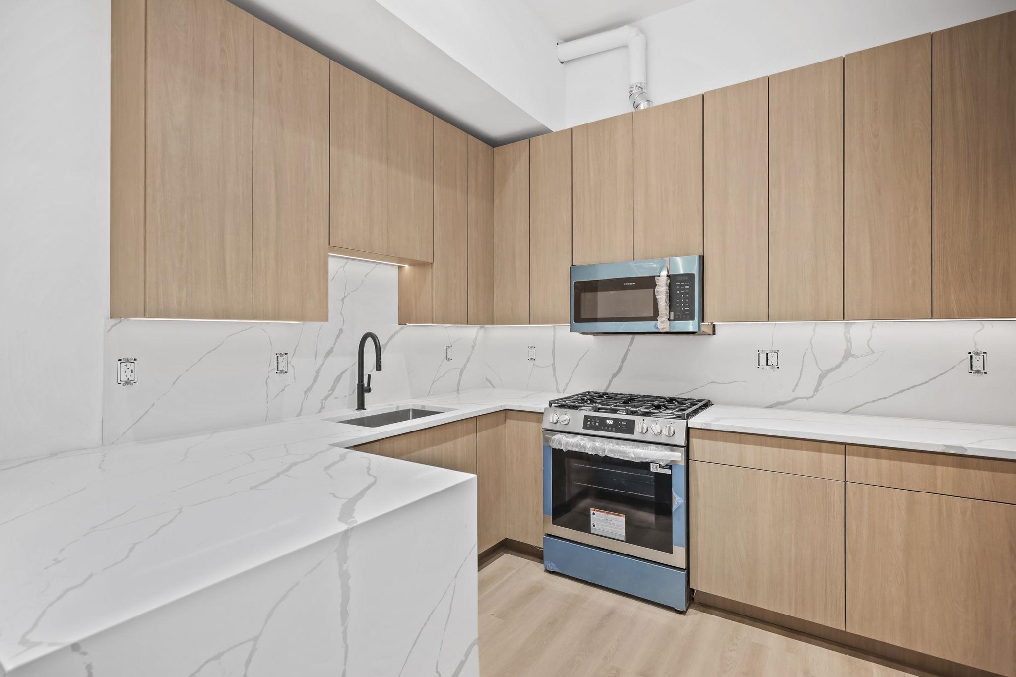 291 New York Ave 4 Property Photo 8