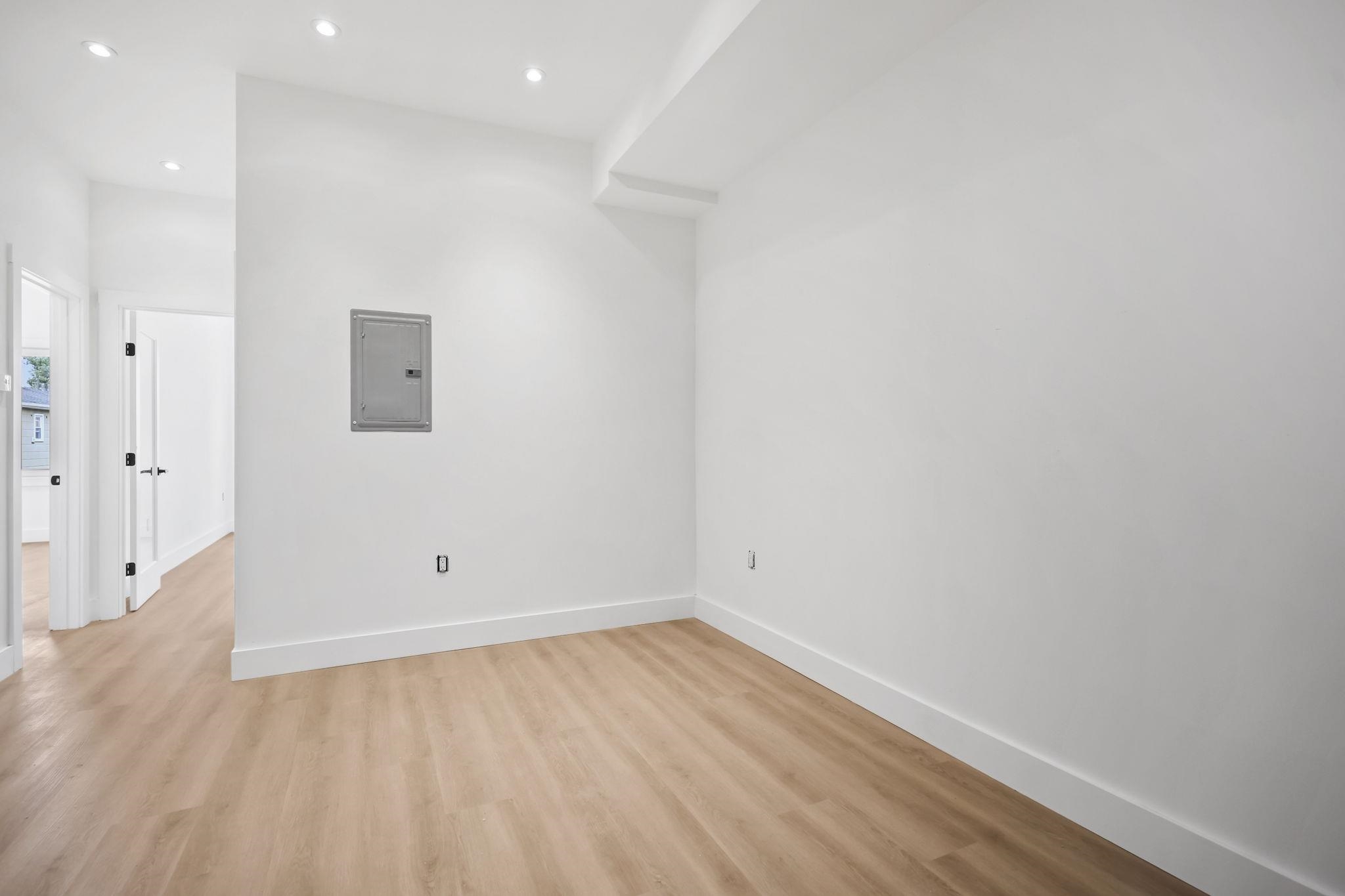 291 New York Ave 4 Property Photo 11