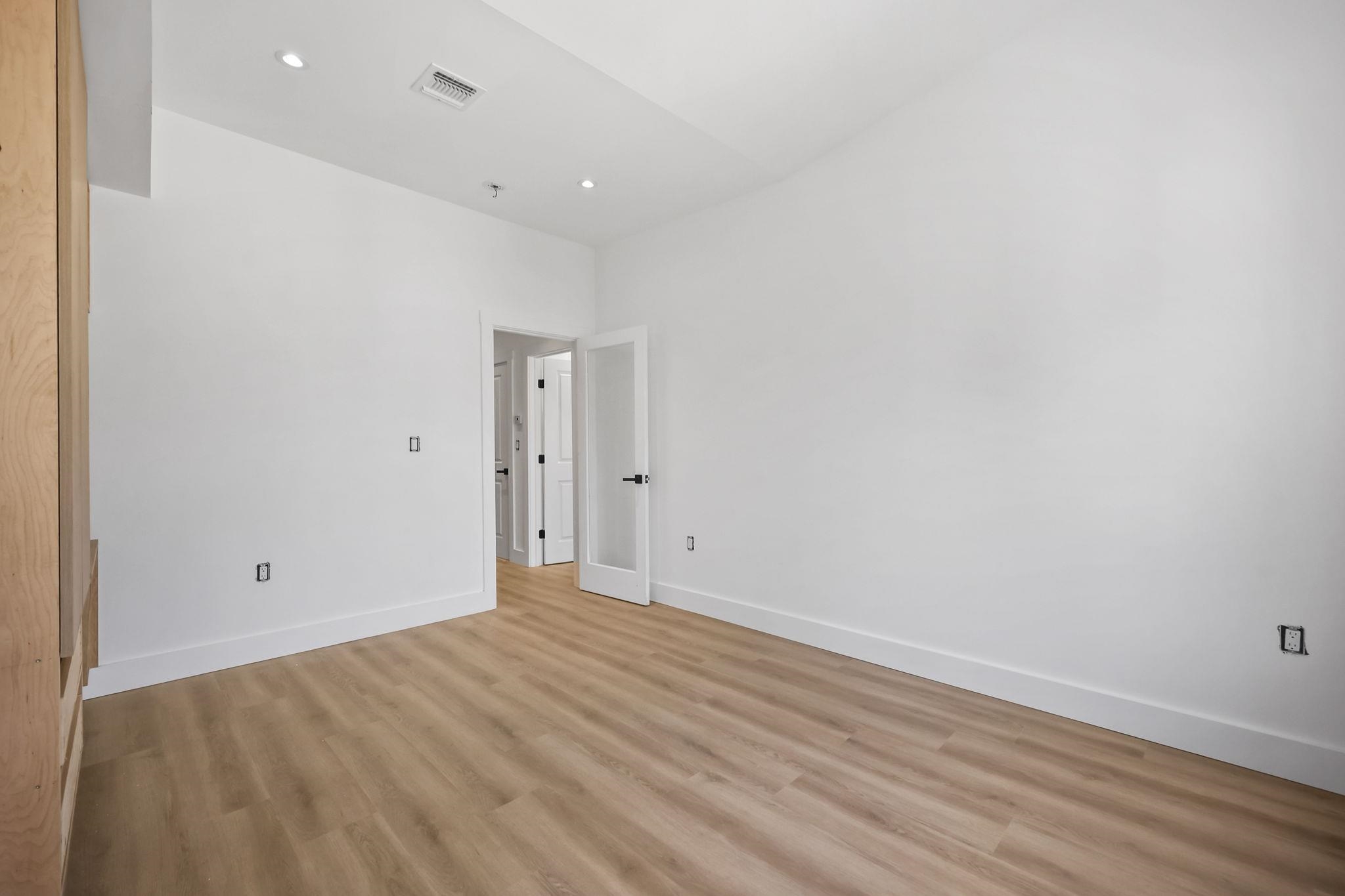 291 New York Ave 4 Property Photo 17