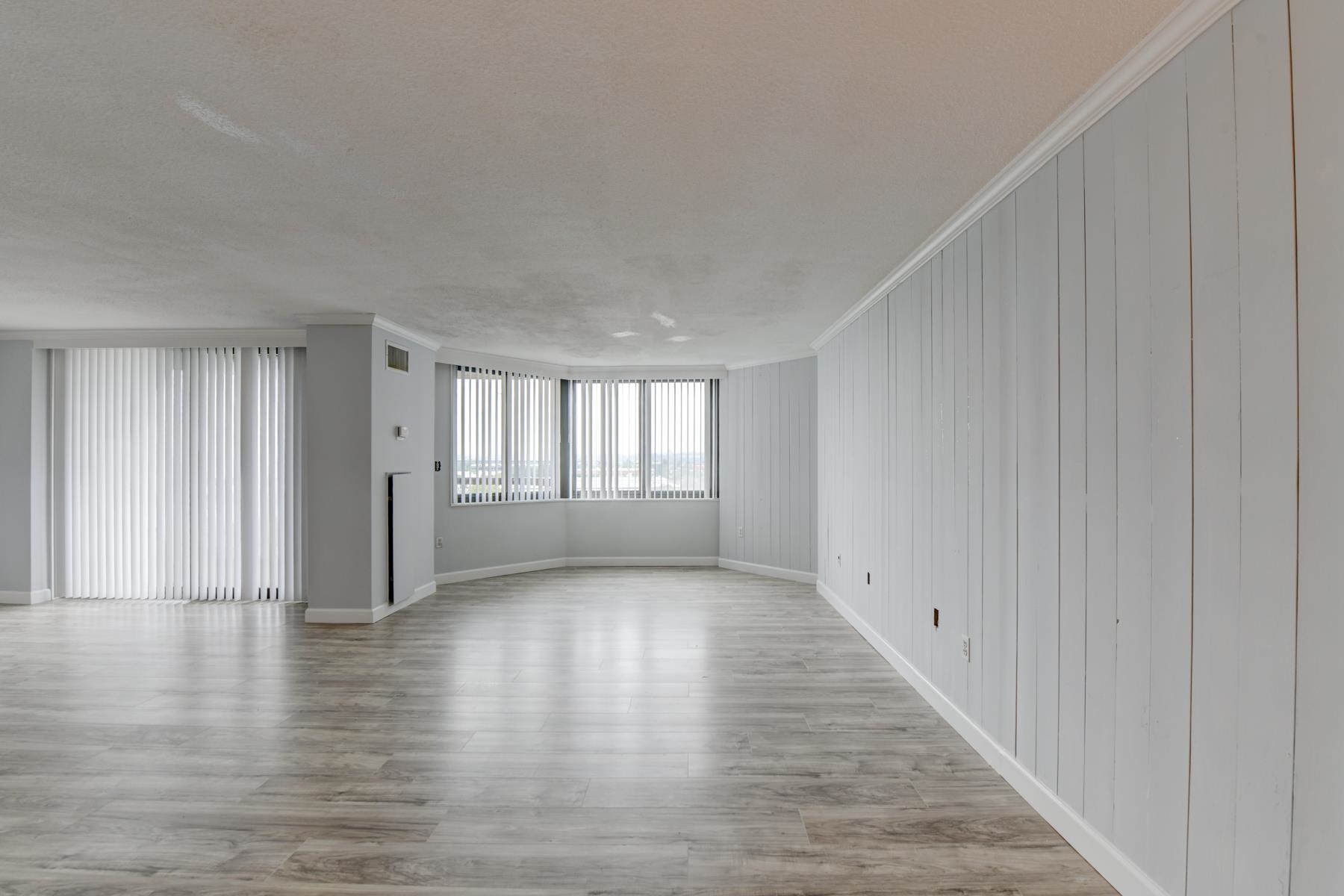 807 Harmon Cove Tower 807 Property Photo 2