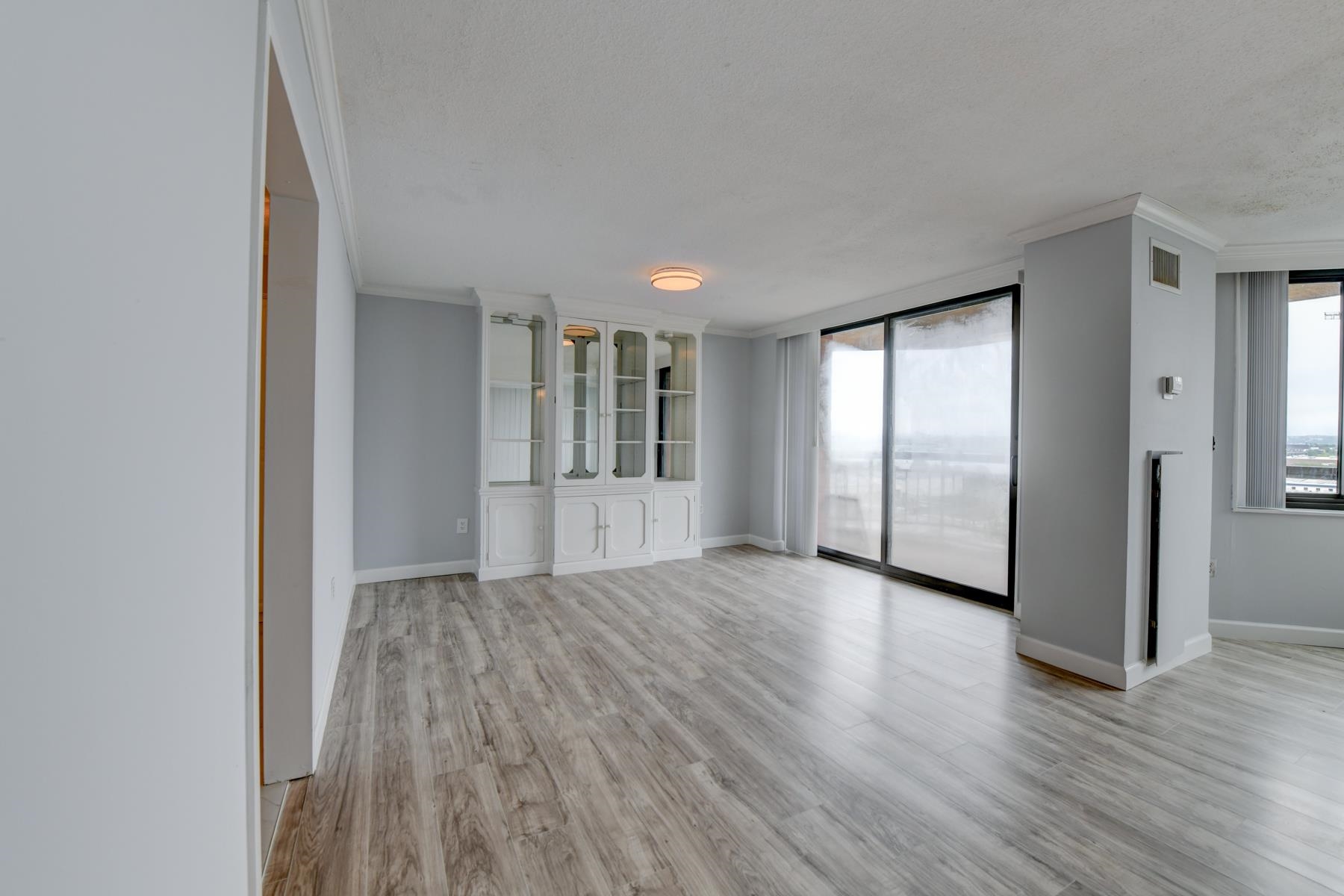 807 Harmon Cove Tower 807 Property Photo 5