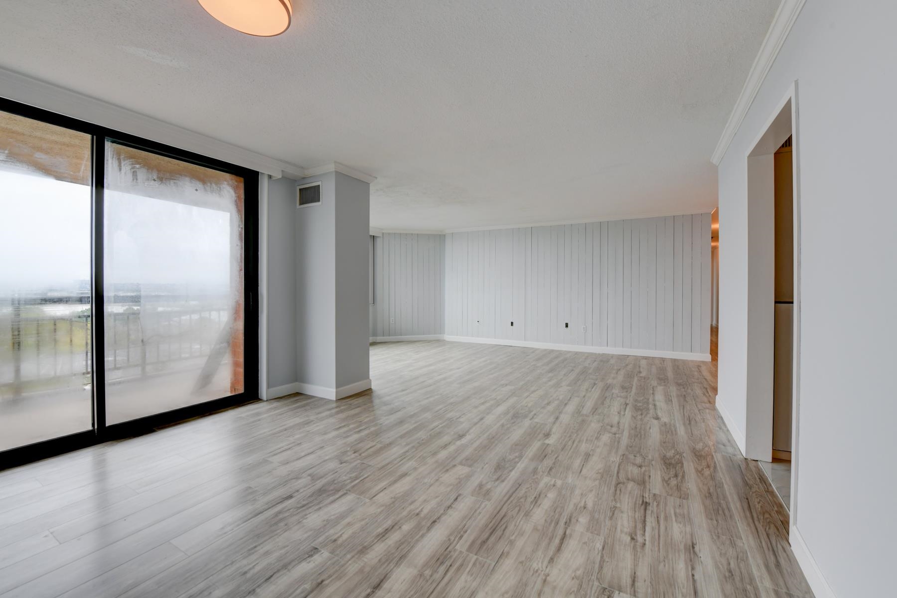 807 Harmon Cove Tower 807 Property Photo 11