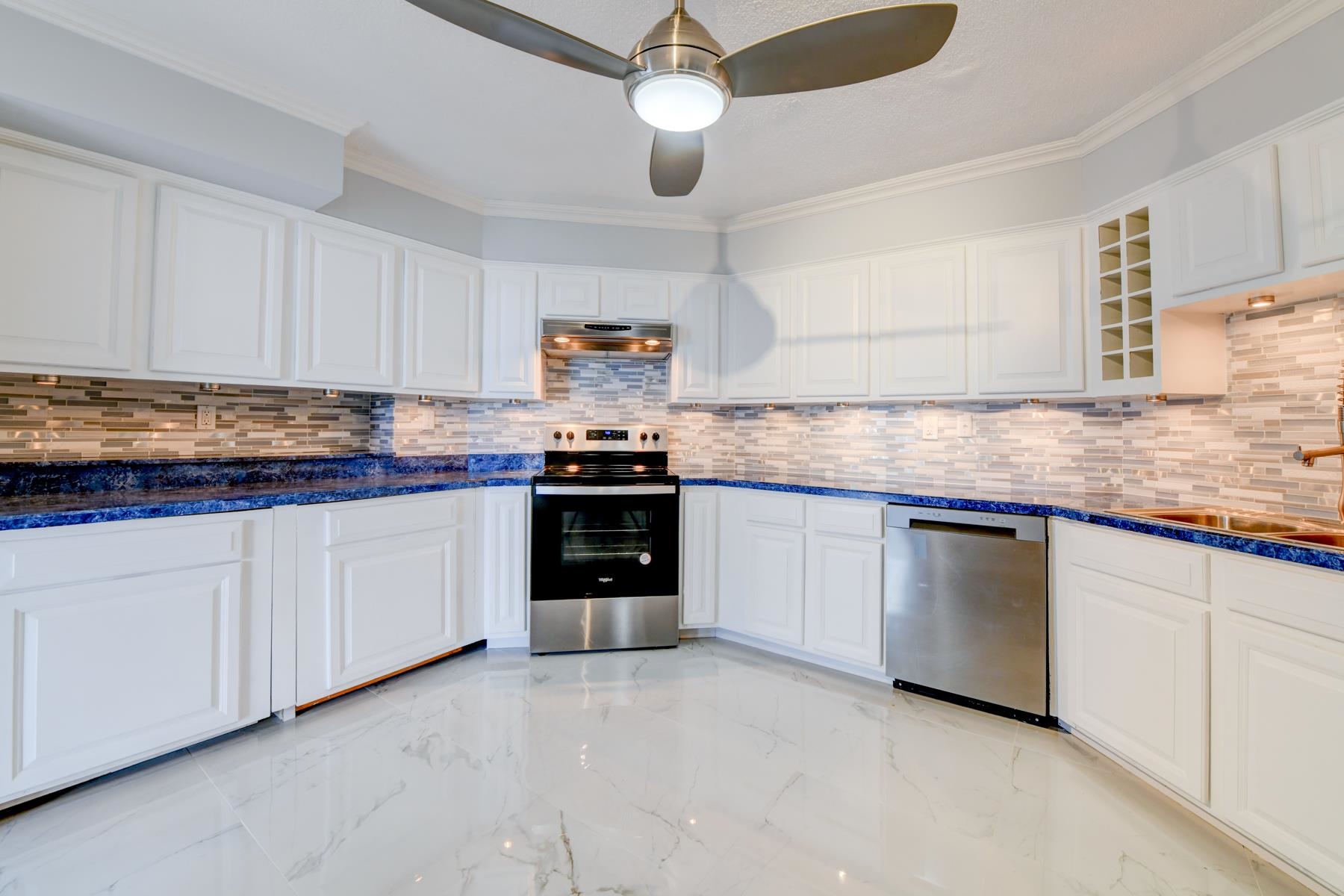 807 Harmon Cove Tower 807 Property Photo 12