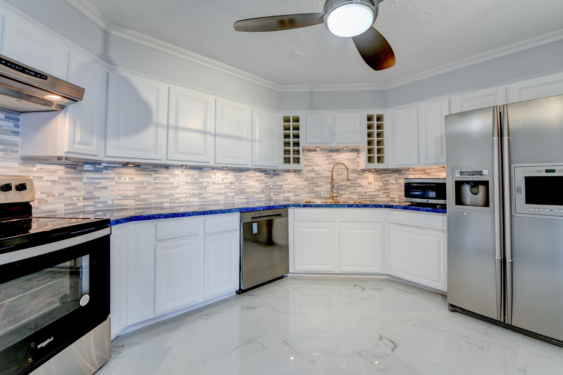 807 Harmon Cove Tower 807 Property Photo 14