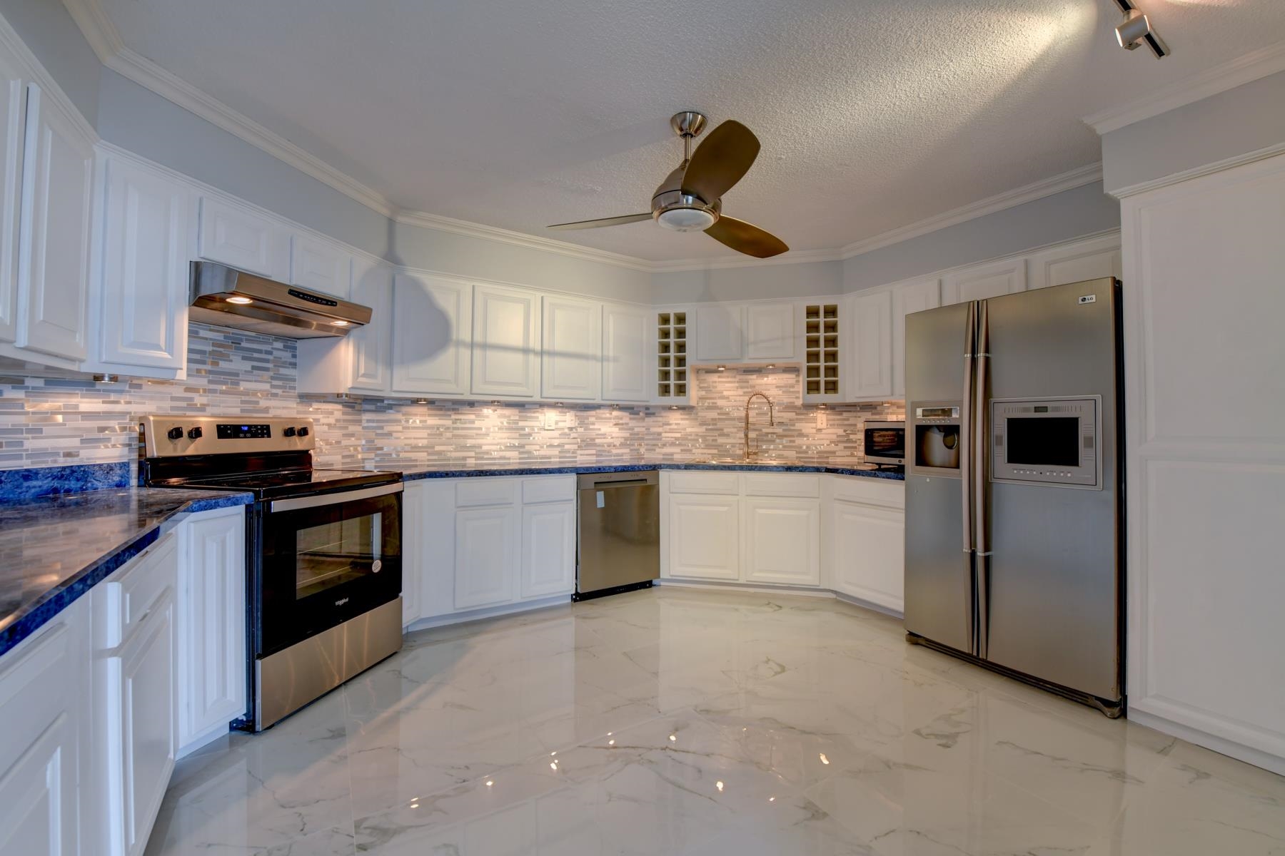 807 Harmon Cove Tower 807 Property Photo 15