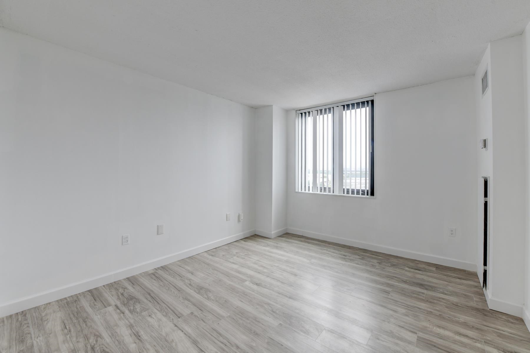 807 Harmon Cove Tower 807 Property Photo 26