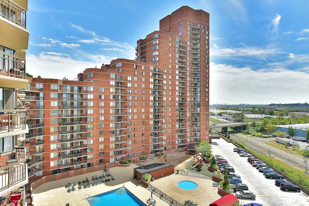 807 Harmon Cove Tower 807 Property Photo 47