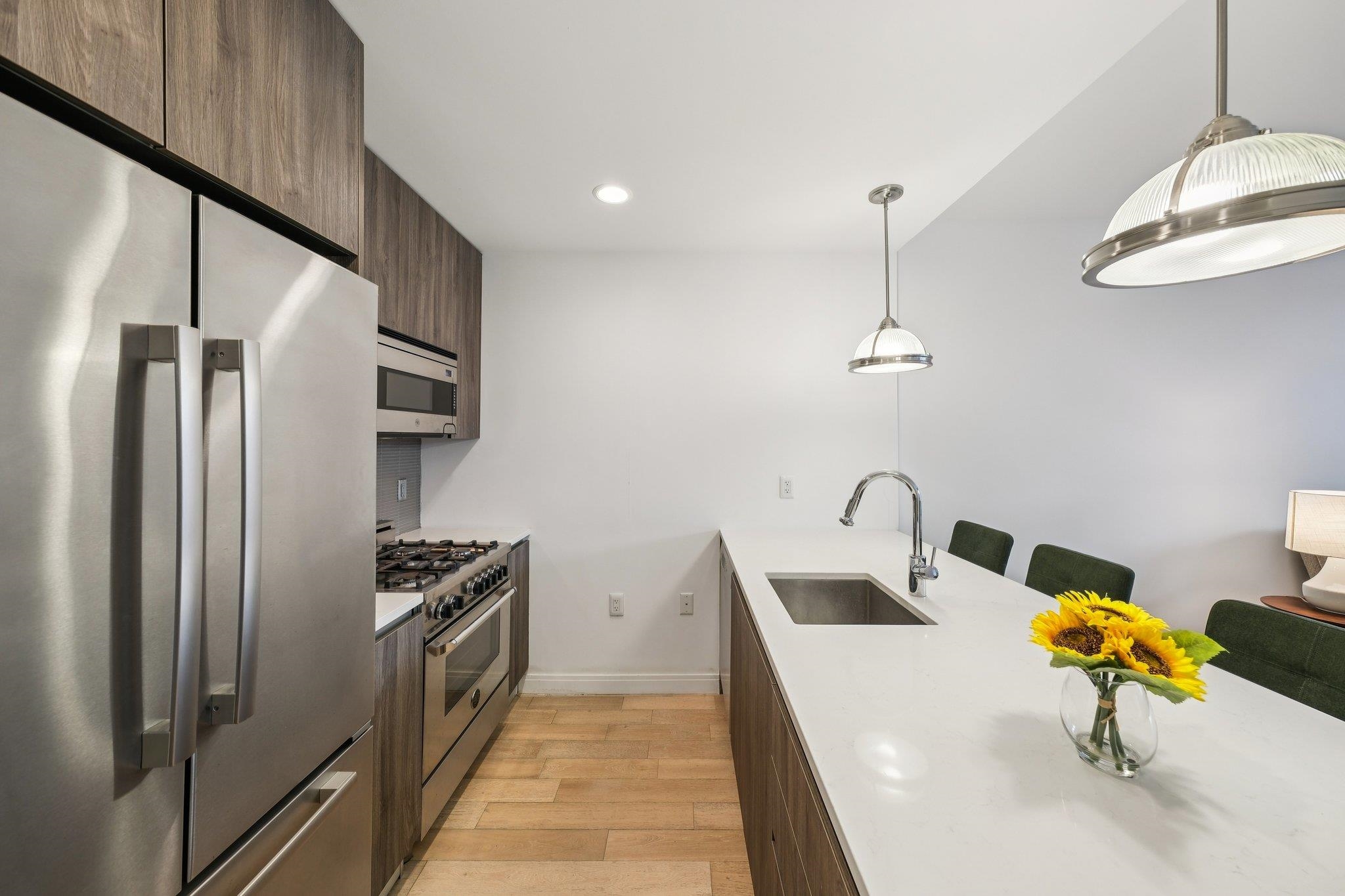 160 1st St 1111 Property Photo 5
