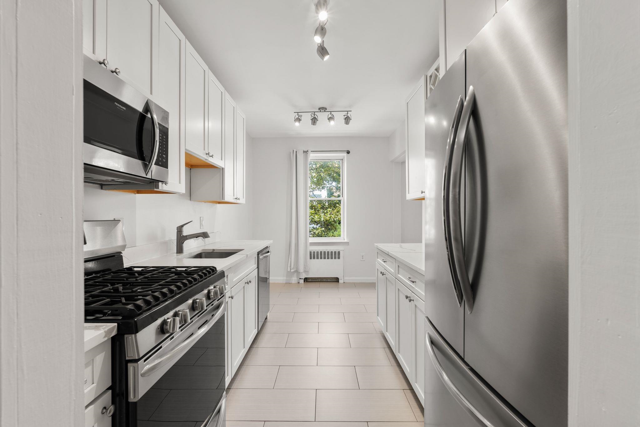 2520 John F Kennedy Blvd 2e Property Photo 9