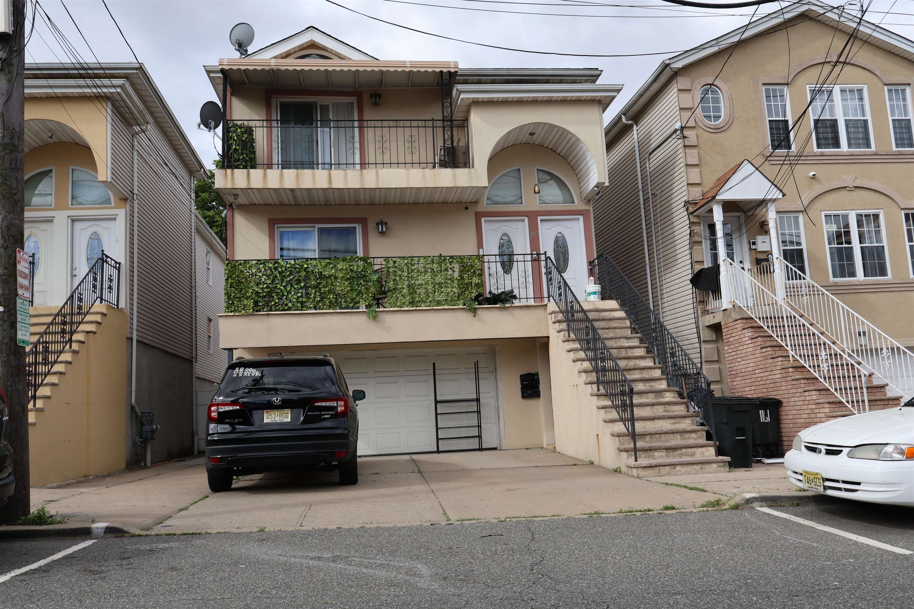 1157 67th St Property Photo 1