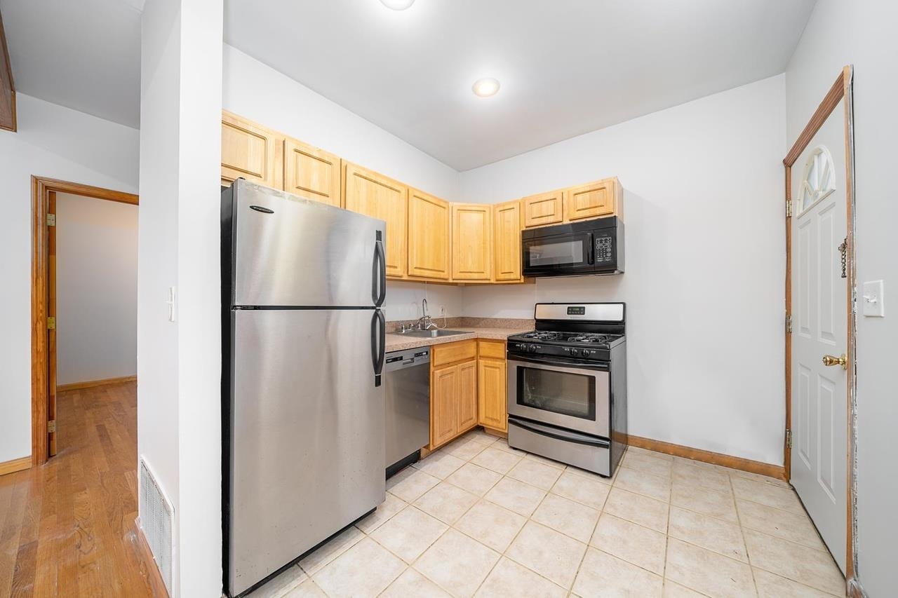 100 Central Ave 3 Property Photo 2