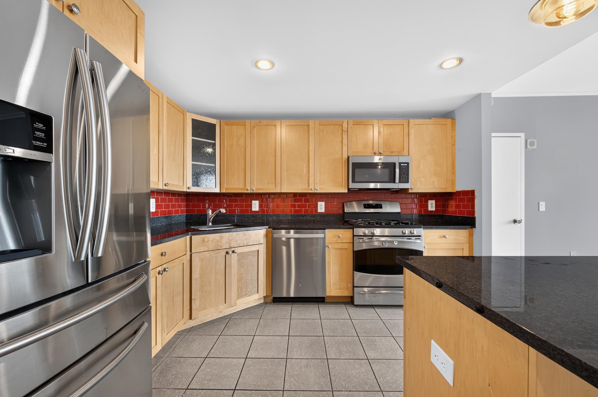 700 Grove St 12j Property Photo 3