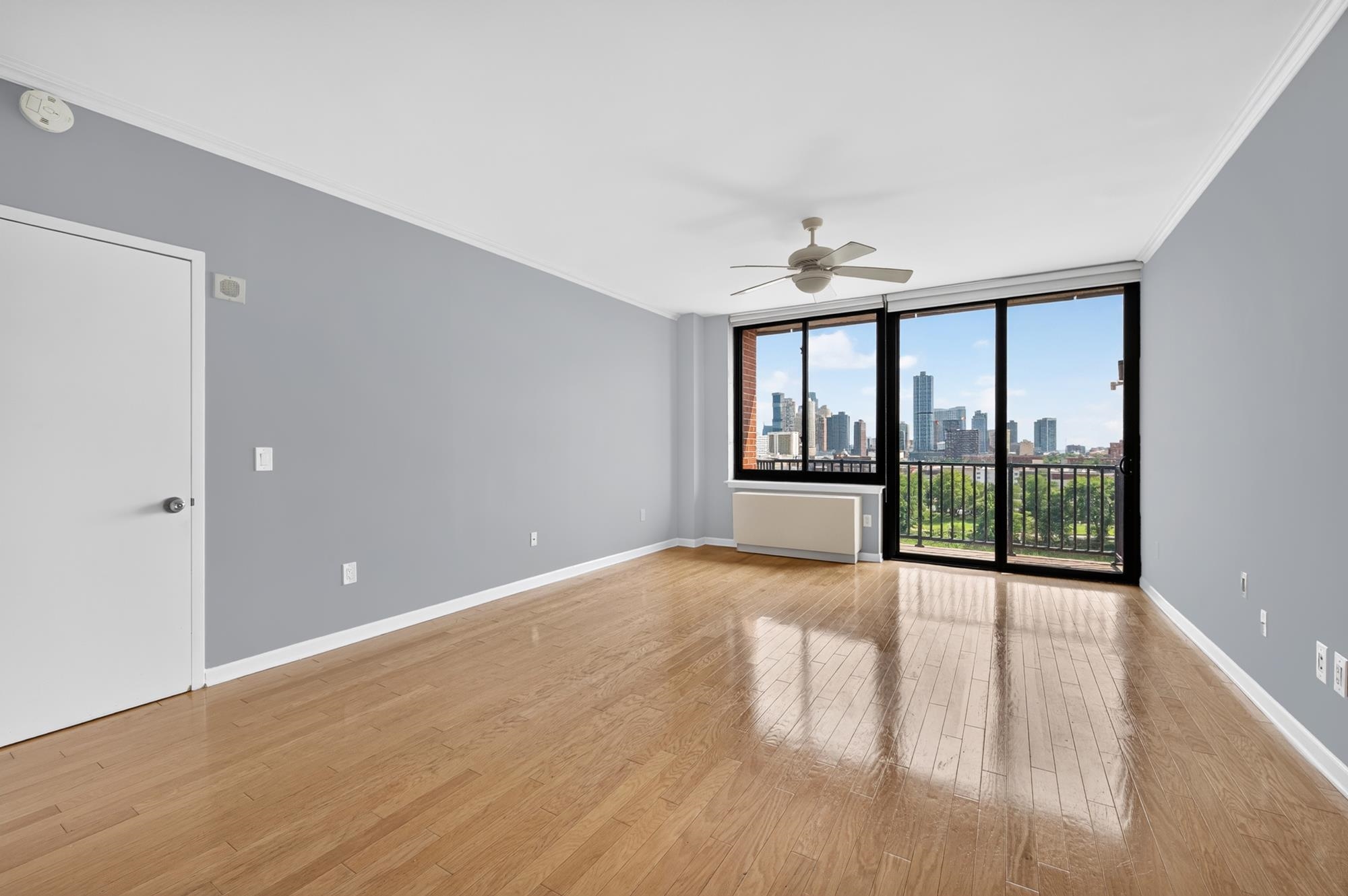 700 Grove St 12j Property Photo 4