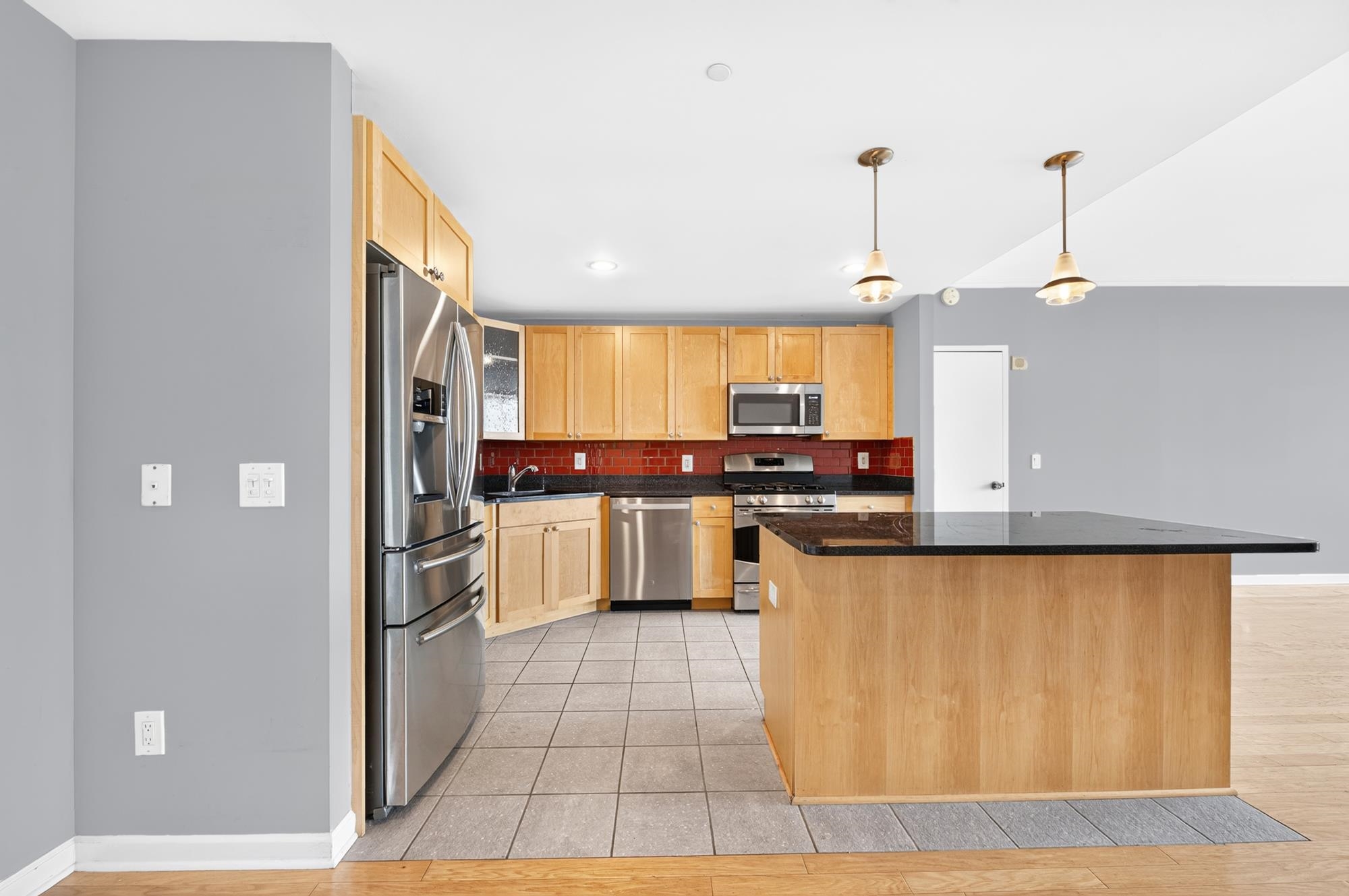 700 Grove St 12j Property Photo 13