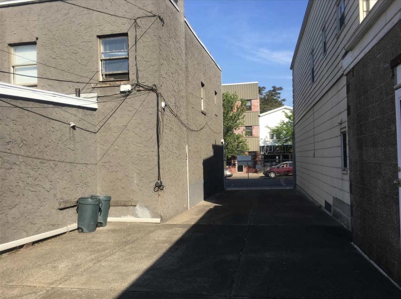 725-727 Broadway Property Photo 2