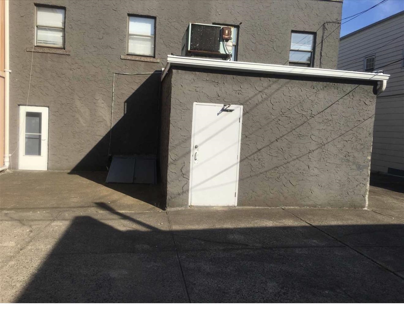 725-727 Broadway Property Photo 4