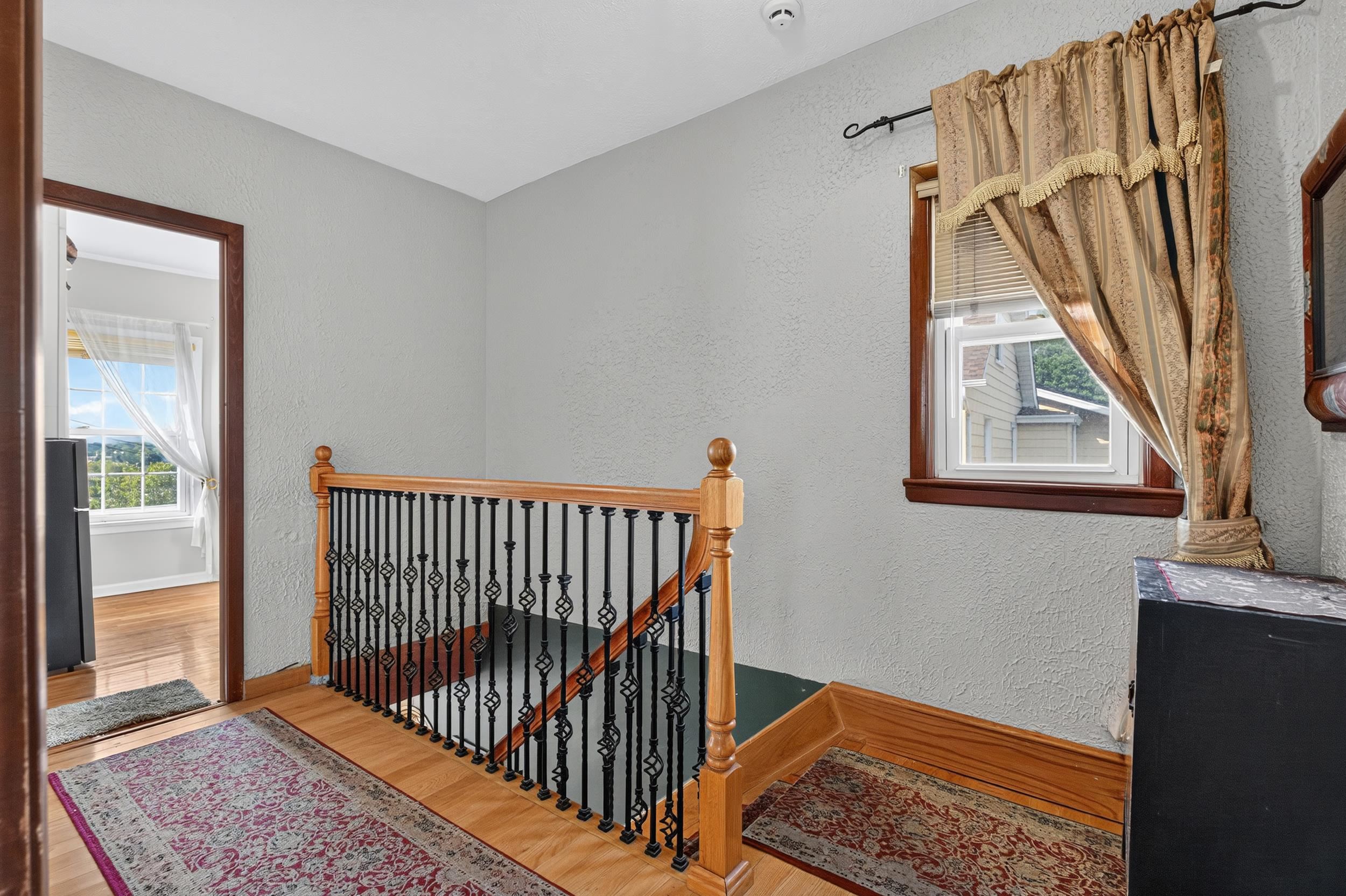 31 Midland Ave North Property Photo 13