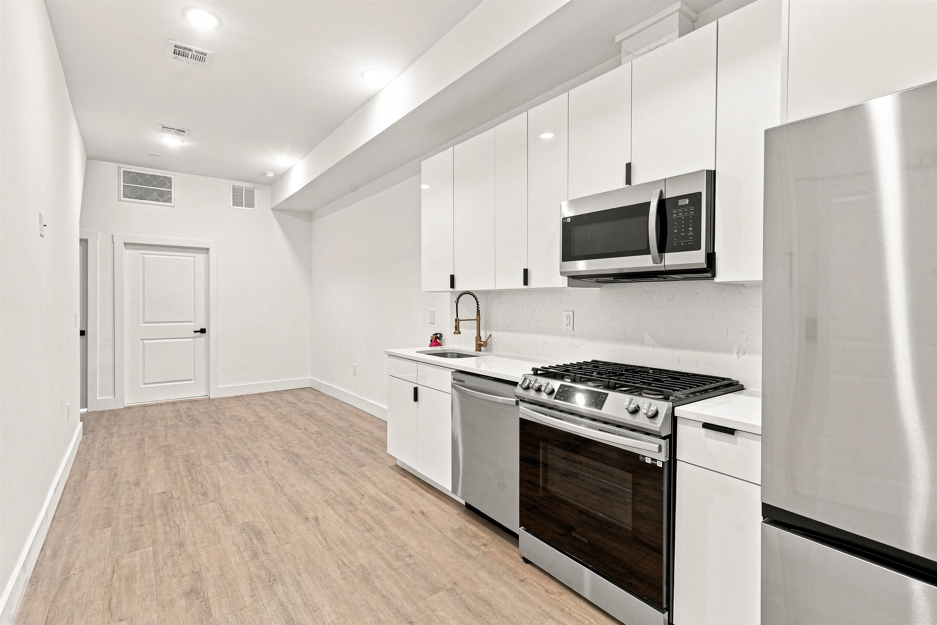 234 WEBSTER AVE 1R Property Photo 1