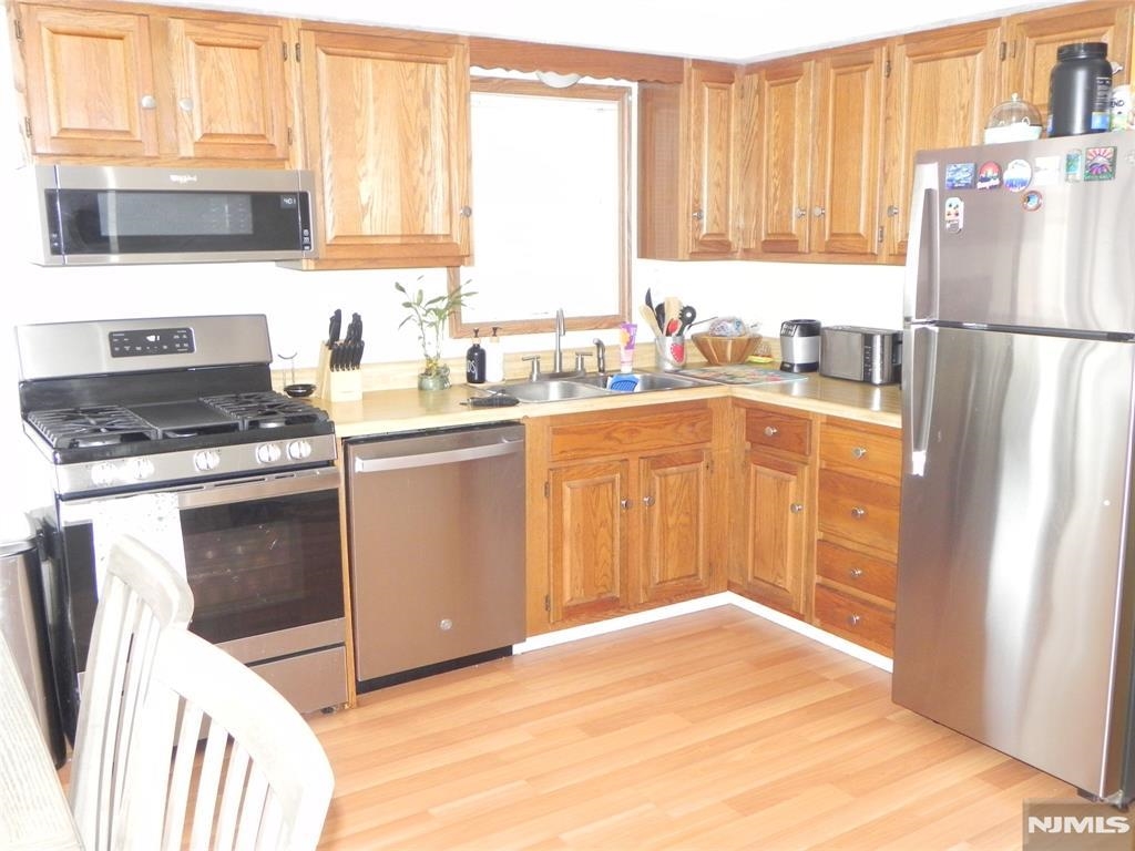 453 Liberty St 11 Property Photo 5