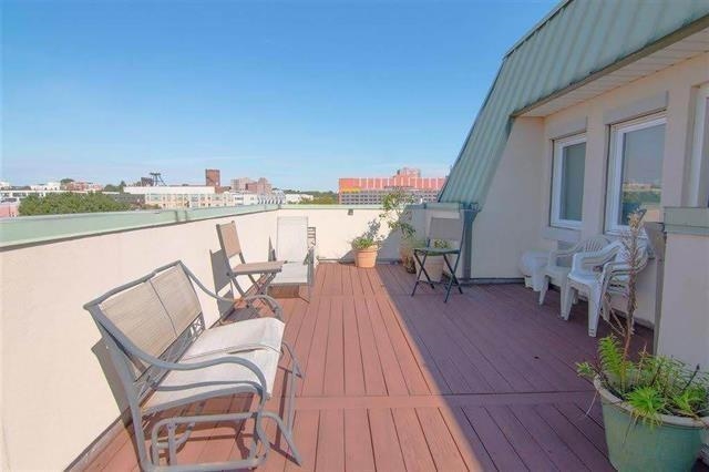 476 Monmouth St 205 Property Photo 7