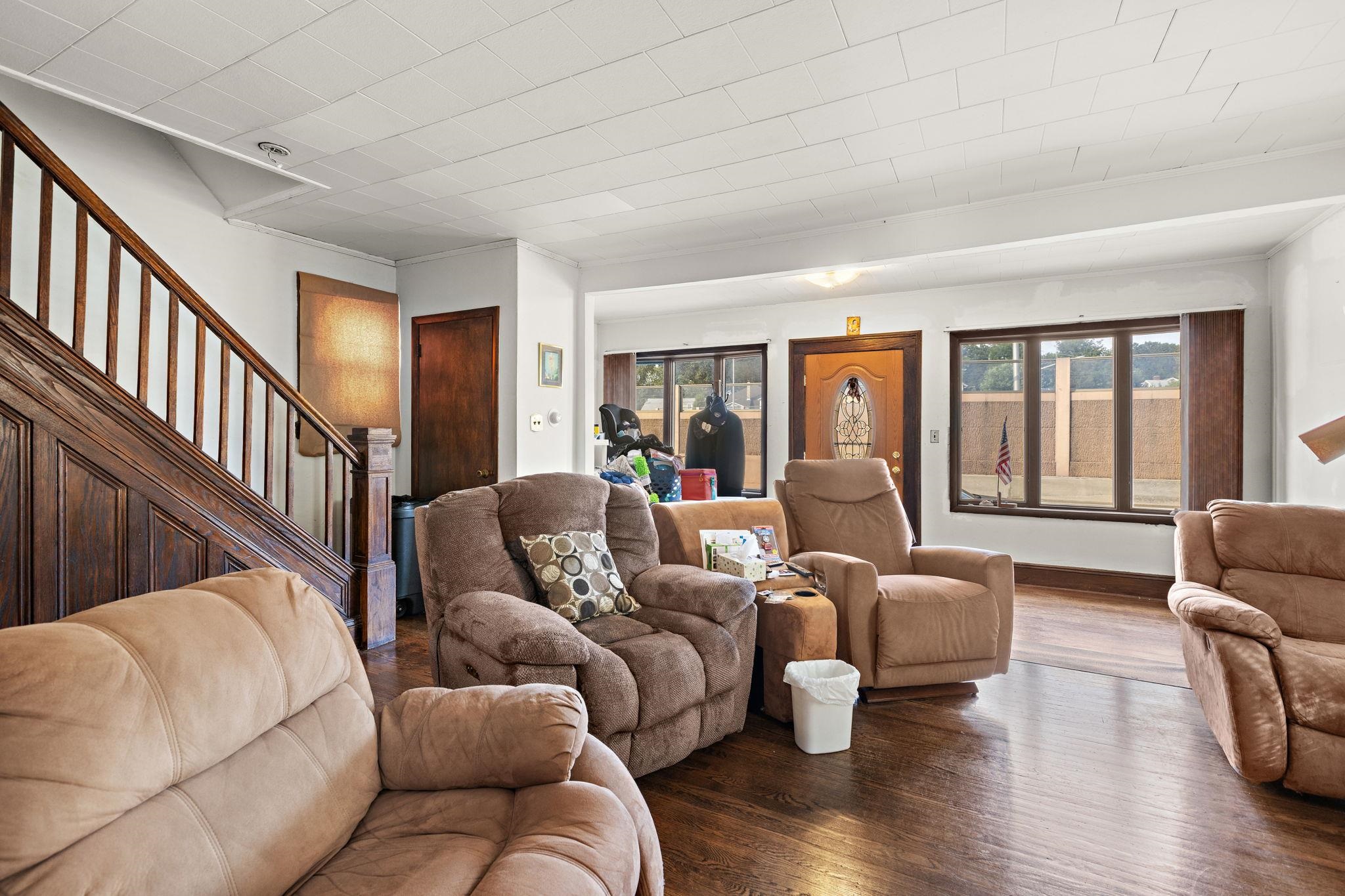 420 Rutherford Ave Property Photo 3