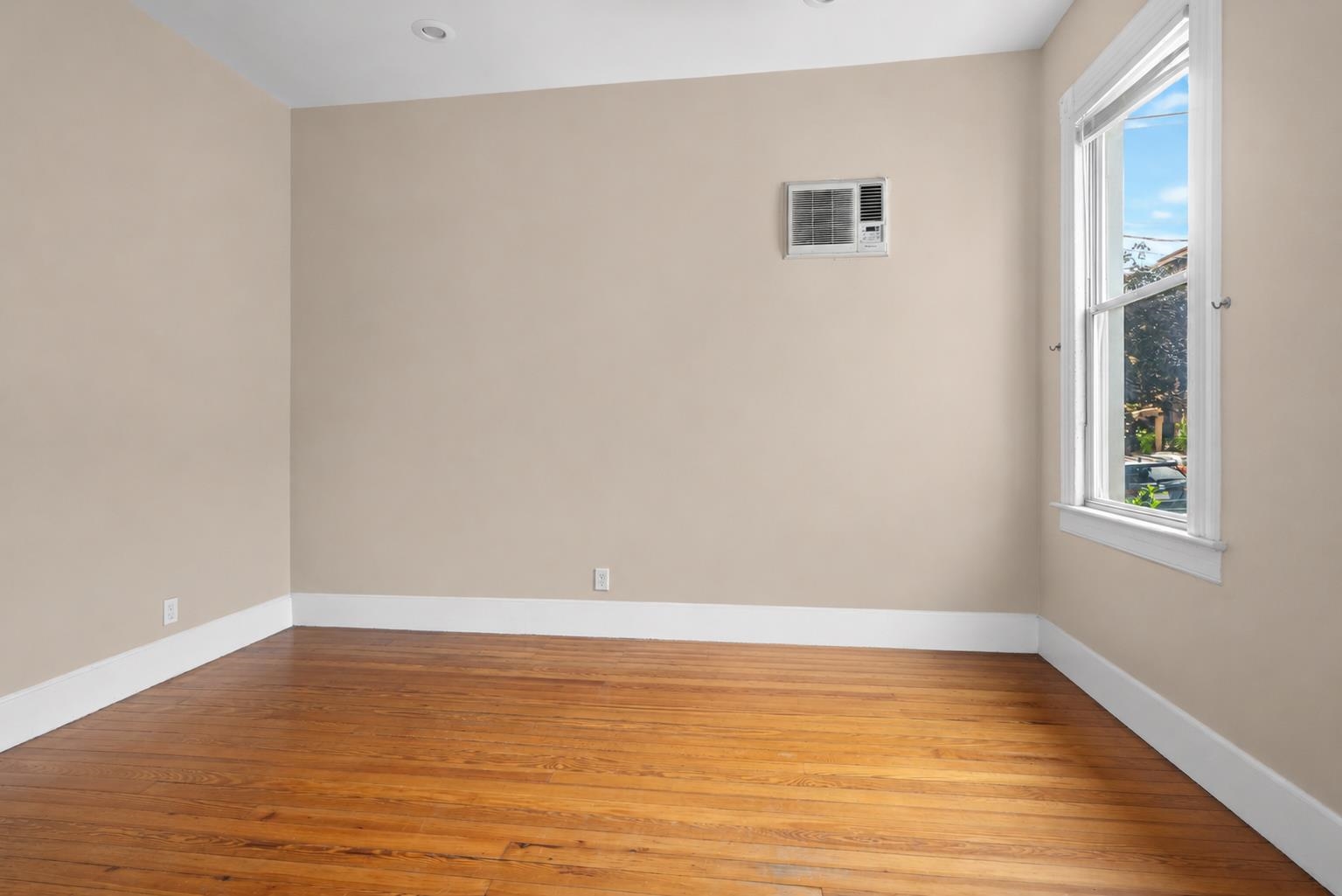 522 26th St Property Photo 13