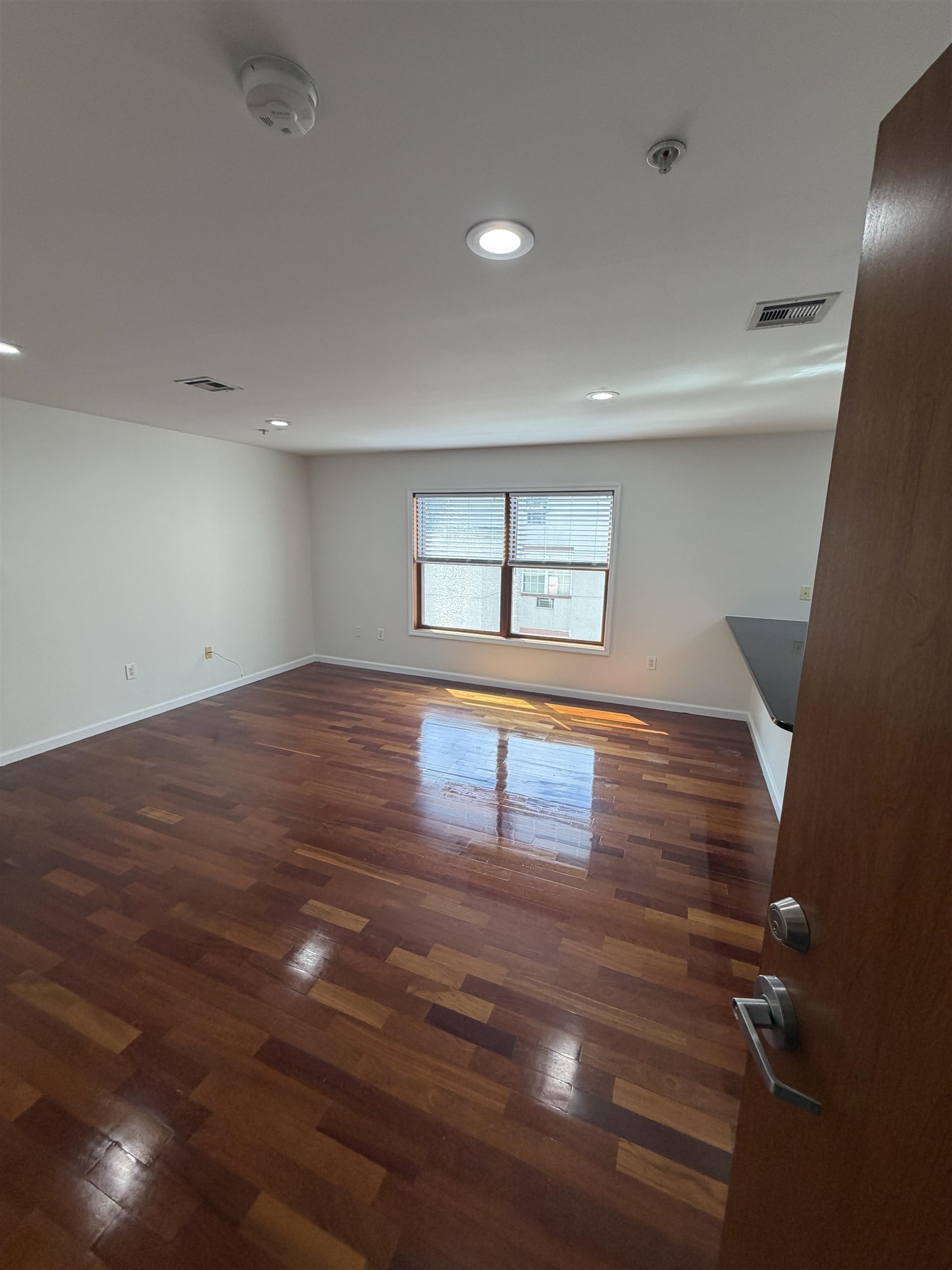 209 40th St 3c Property Photo 4