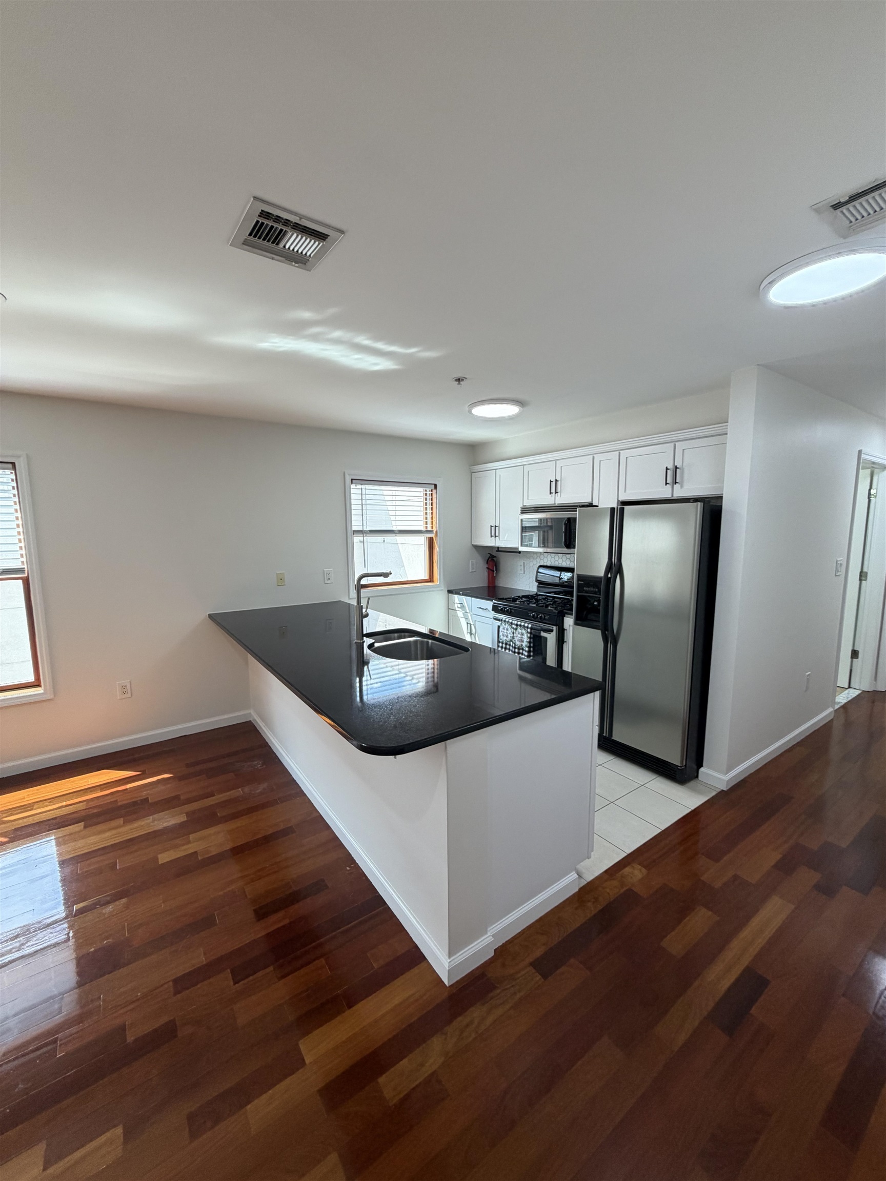 209 40th St 3c Property Photo 5