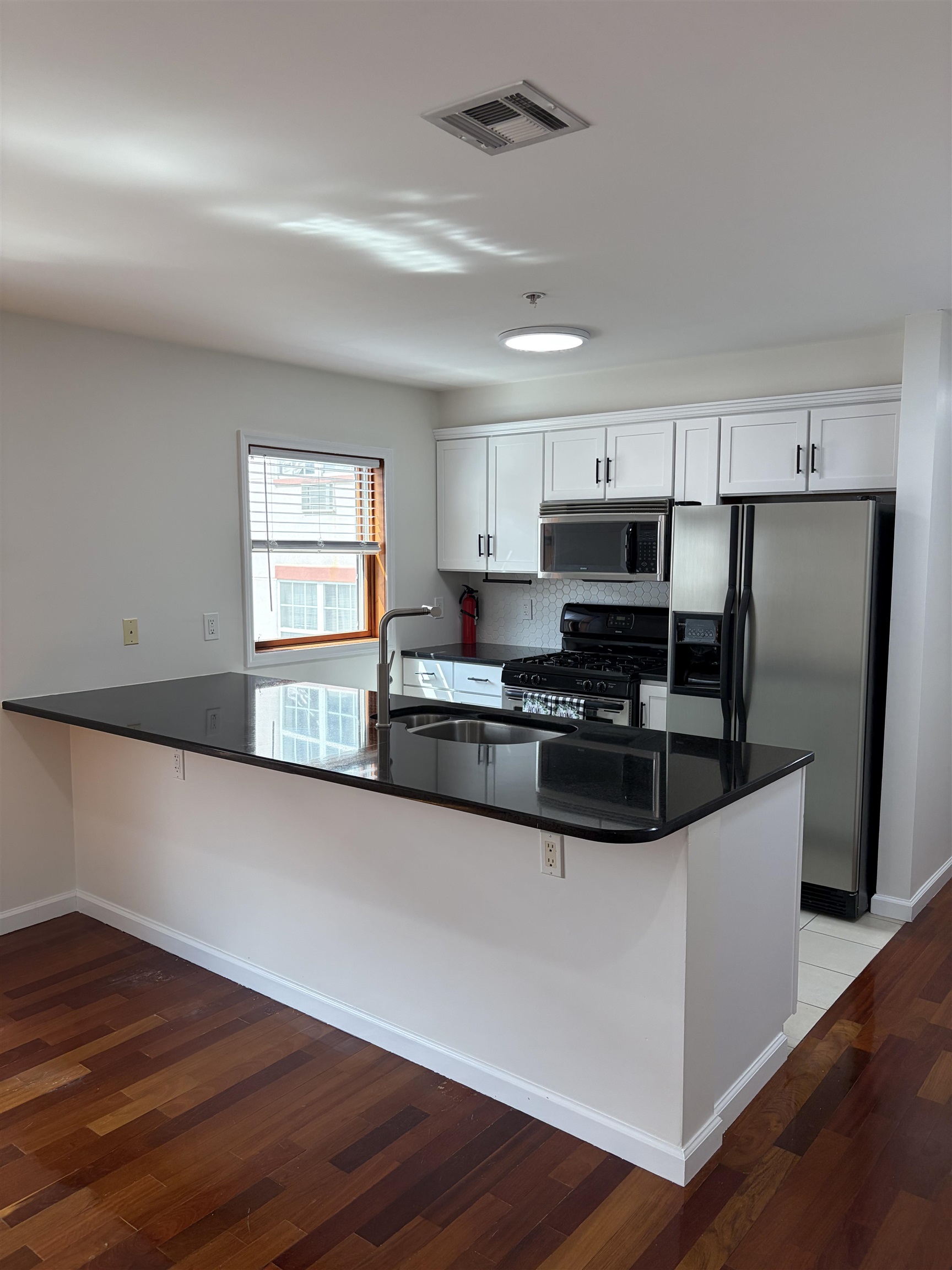 209 40th St 3c Property Photo 6
