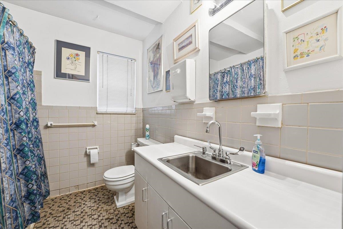 741 Bloomfield Ave A Property Photo 8