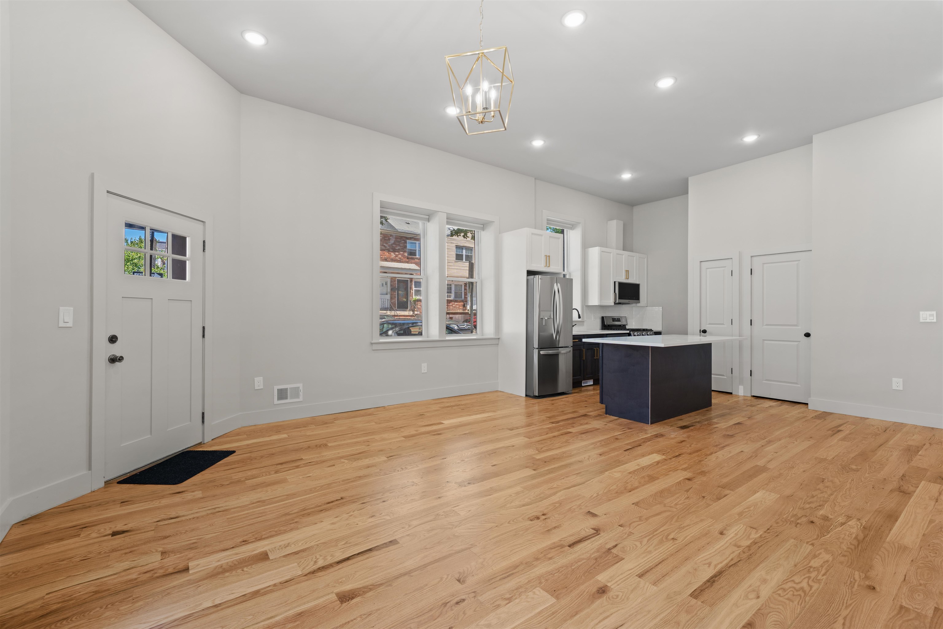 150 West Side Ave 1 Property Photo 2