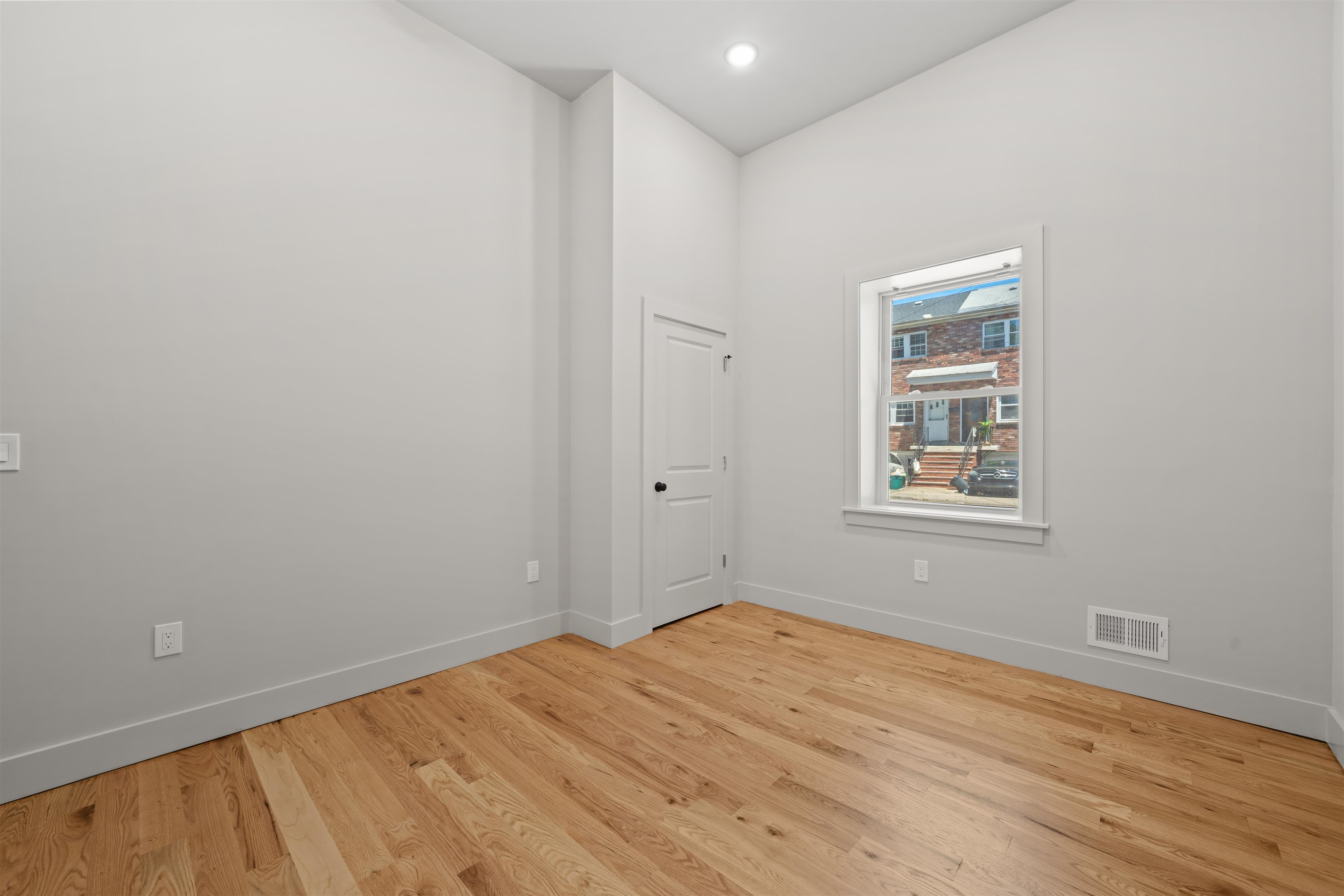 150 West Side Ave 1 Property Photo 4