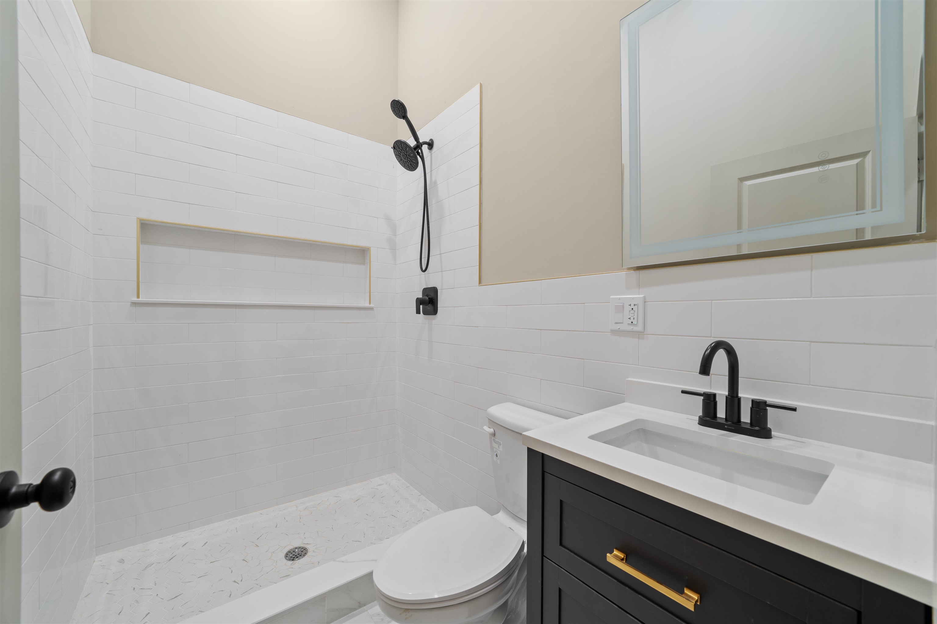 150 West Side Ave 1 Property Photo 6
