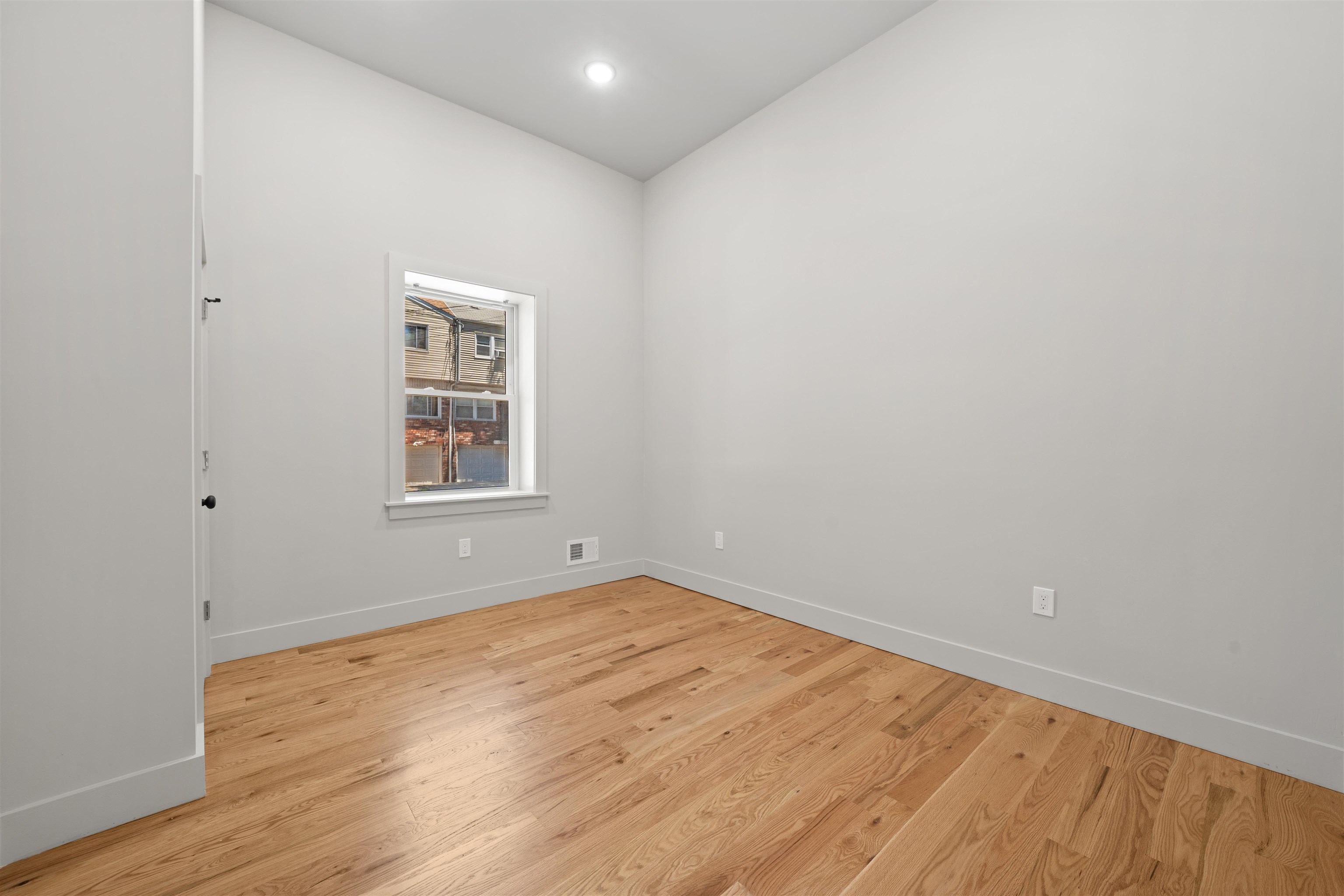 150 West Side Ave 1 Property Photo 7
