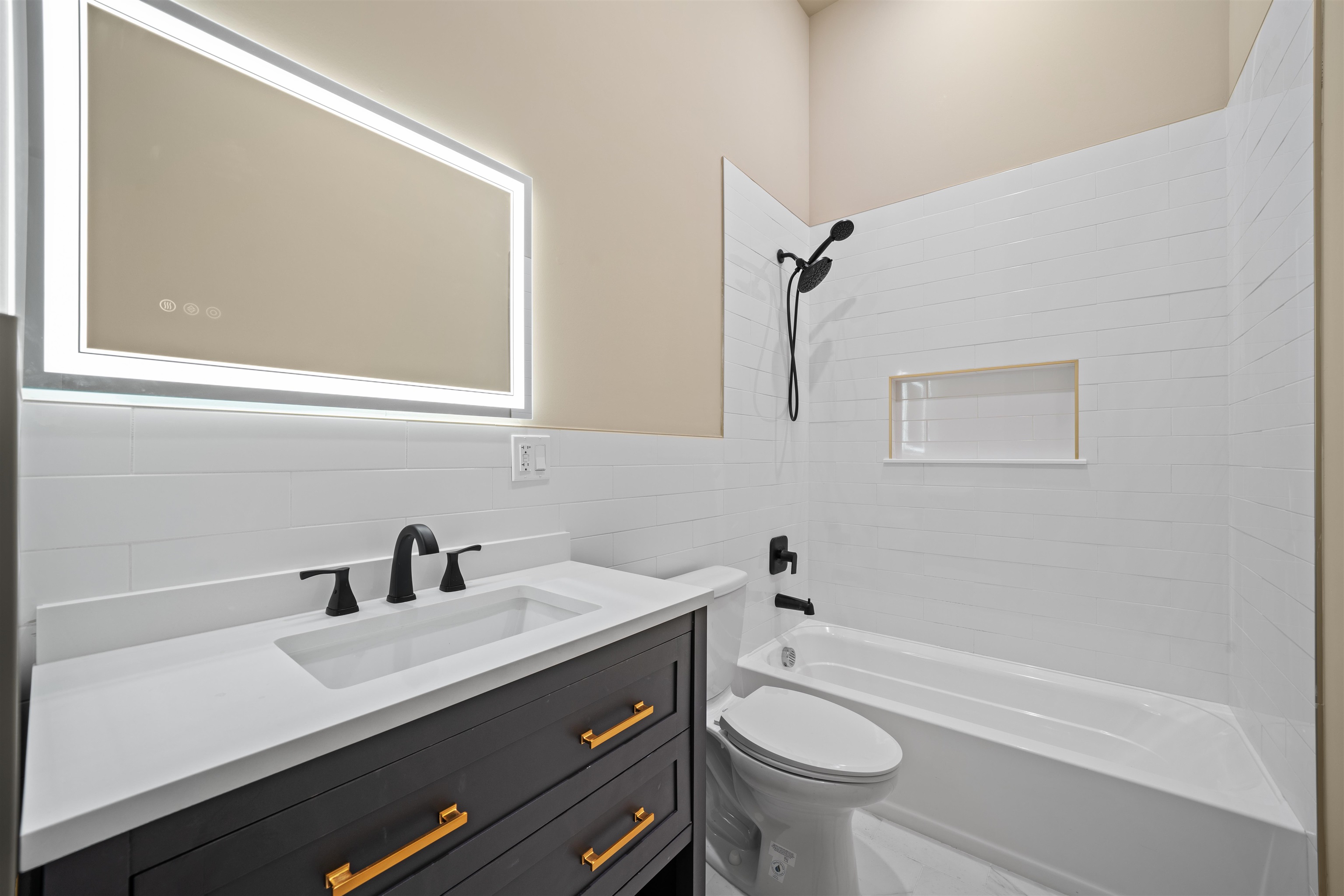 150 West Side Ave 1 Property Photo 9