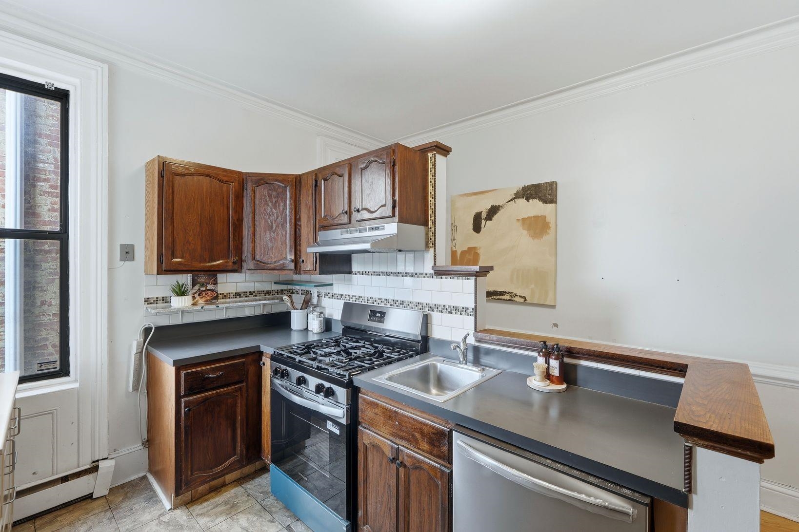 298 2nd St 3l Property Photo 17