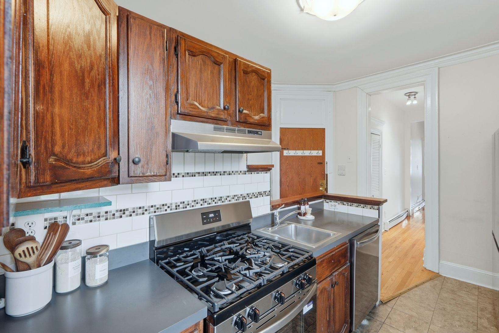 298 2nd St 3l Property Photo 18