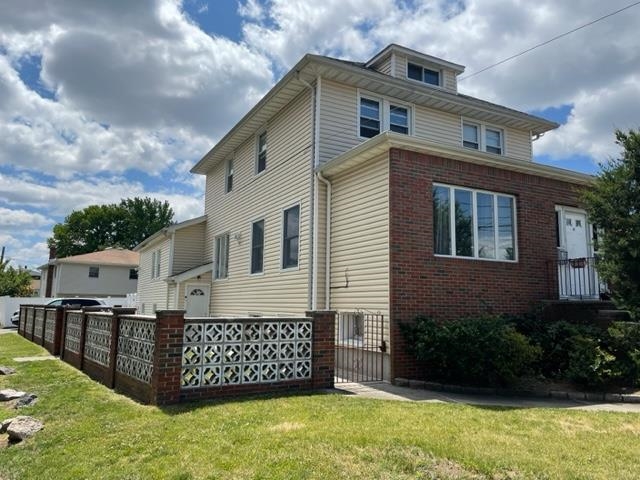 236 FRANKLIN ST 1 Property Photo 1
