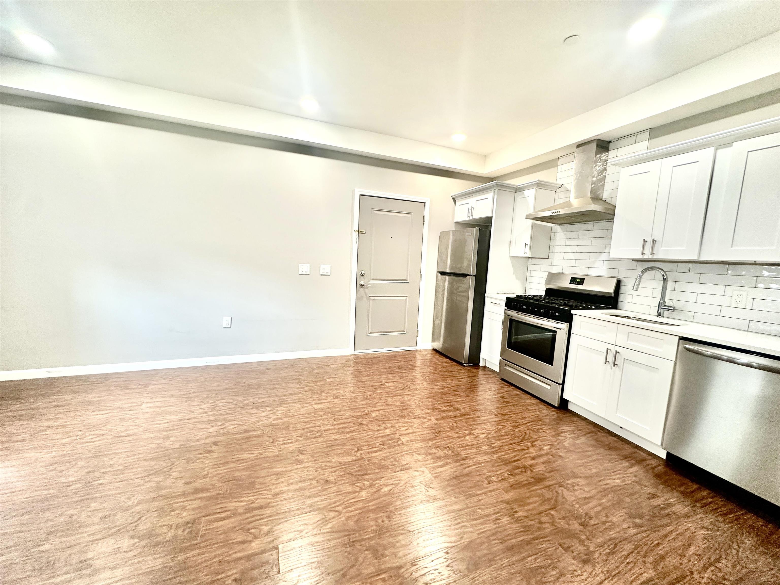 40 Vroom St 1c Property Photo 4