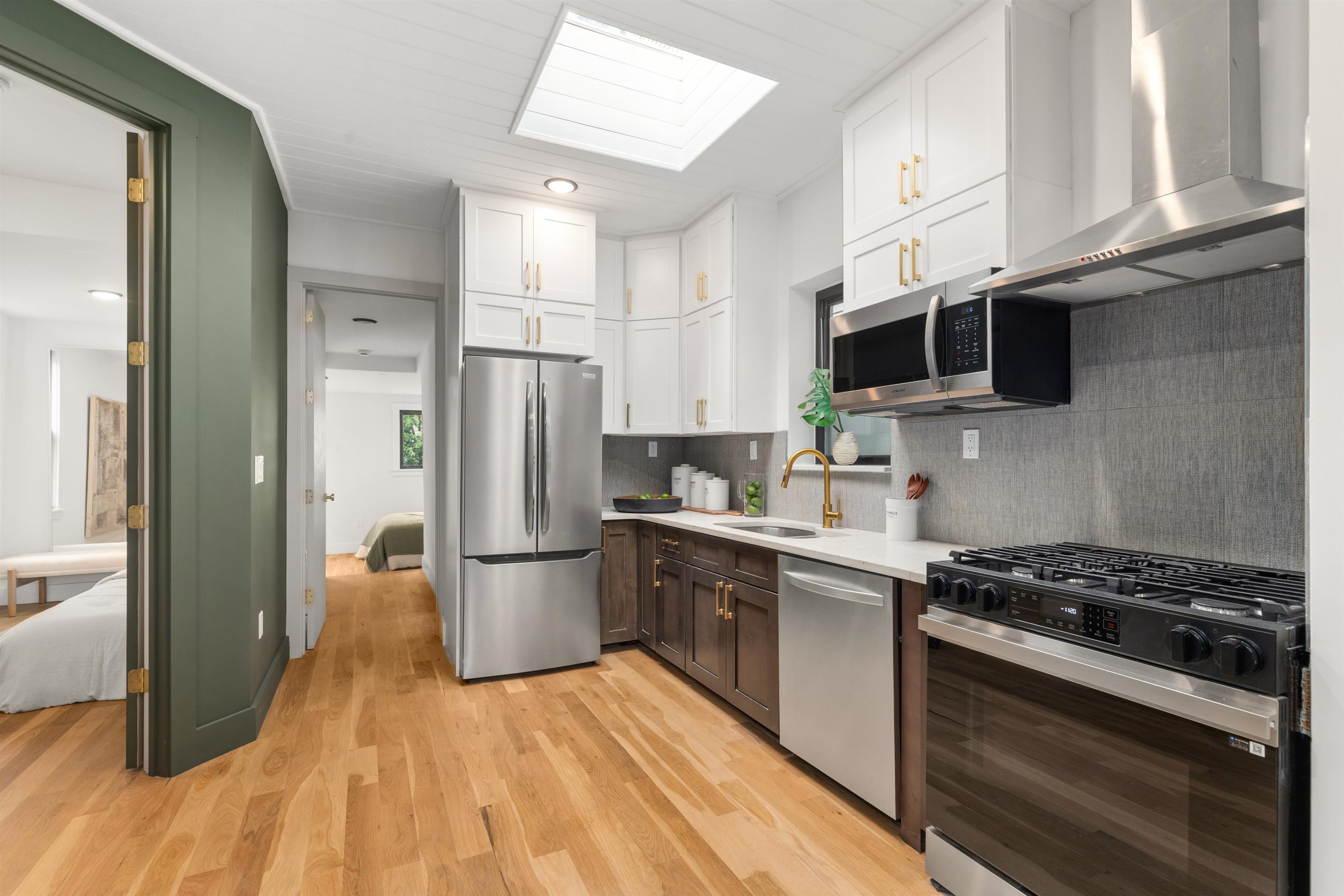 297 New York Ave Property Photo 4