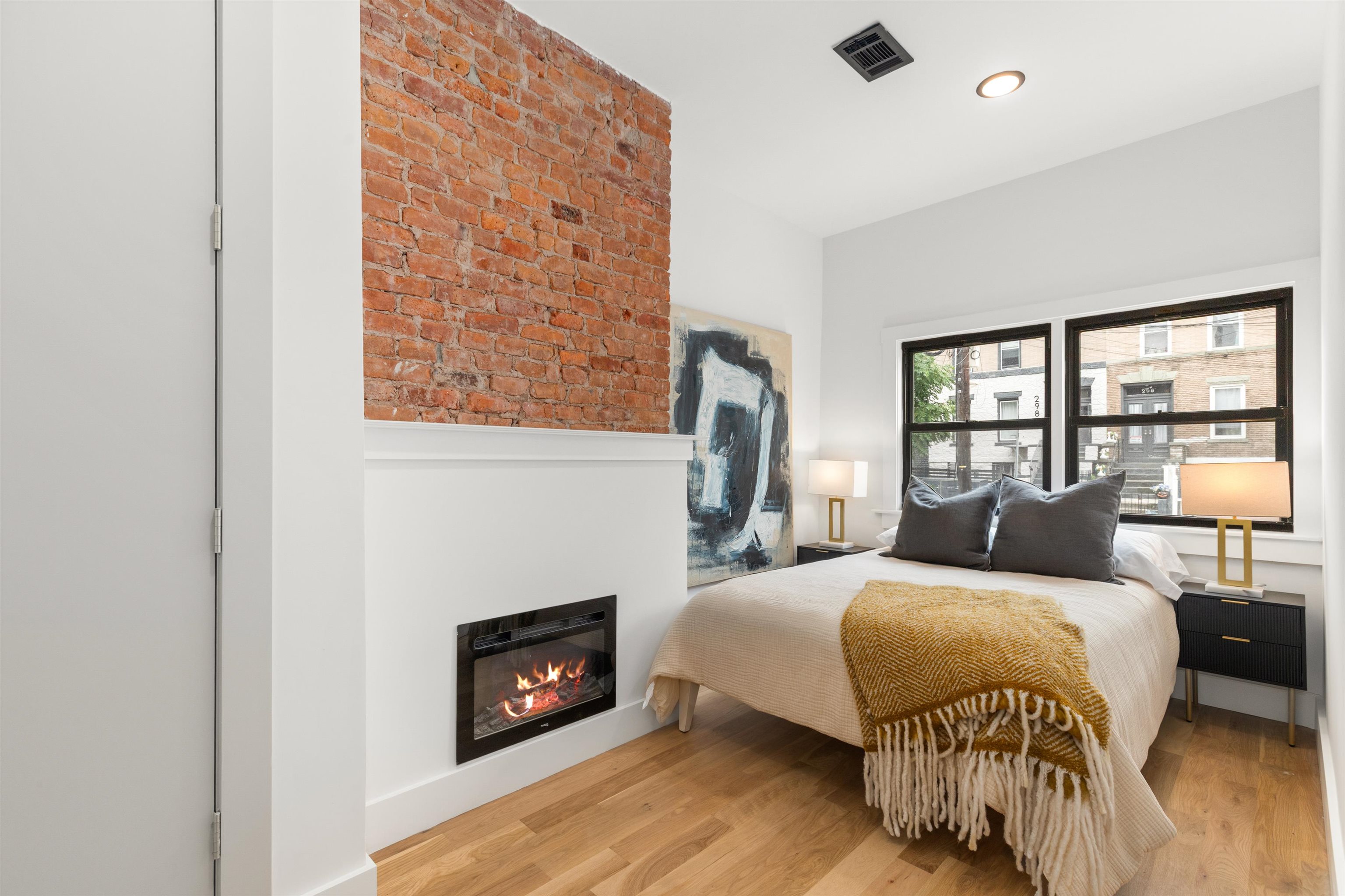 297 New York Ave Property Photo 10